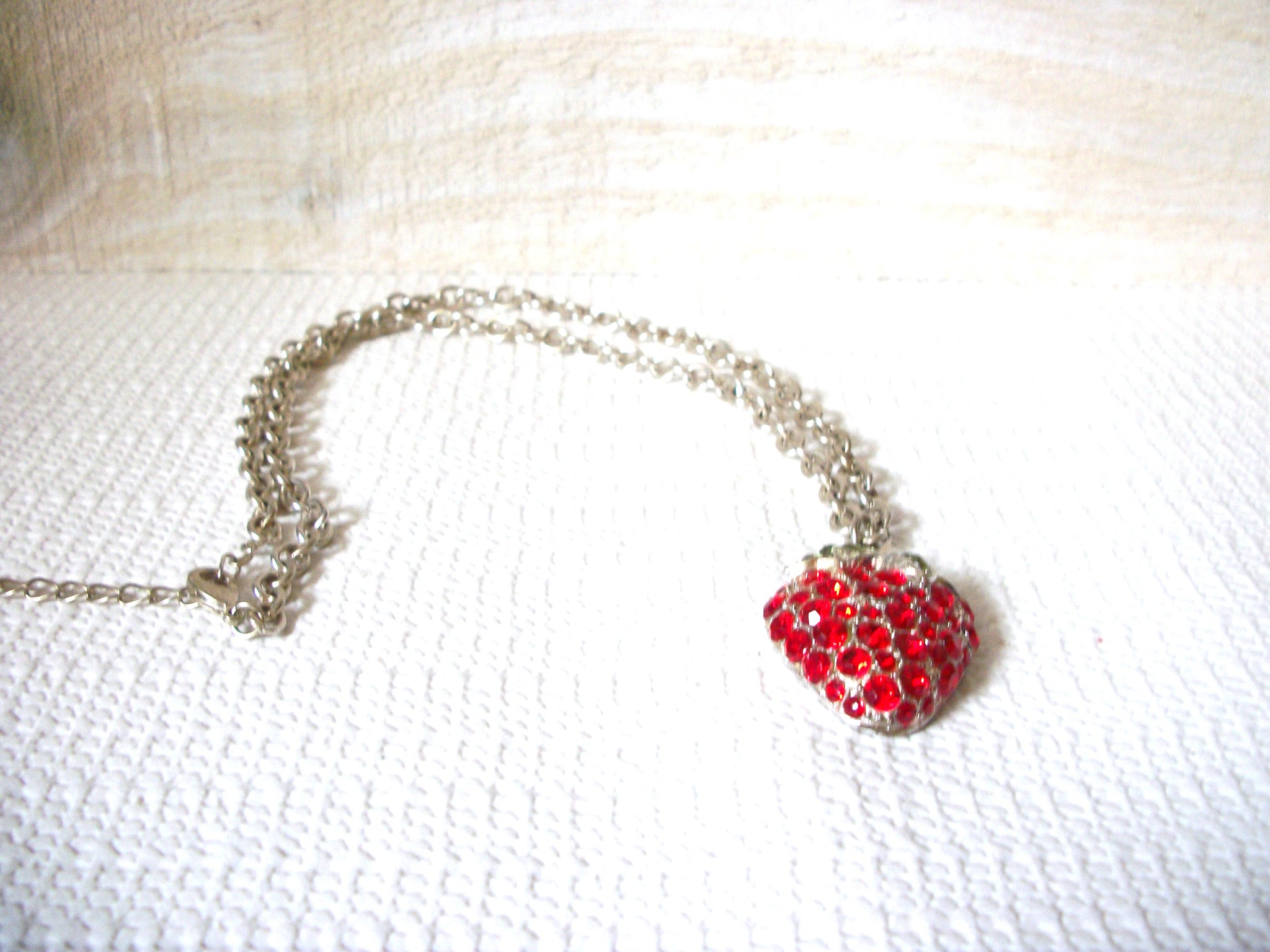 Retro Rhinestones Strawberry Necklace 50820