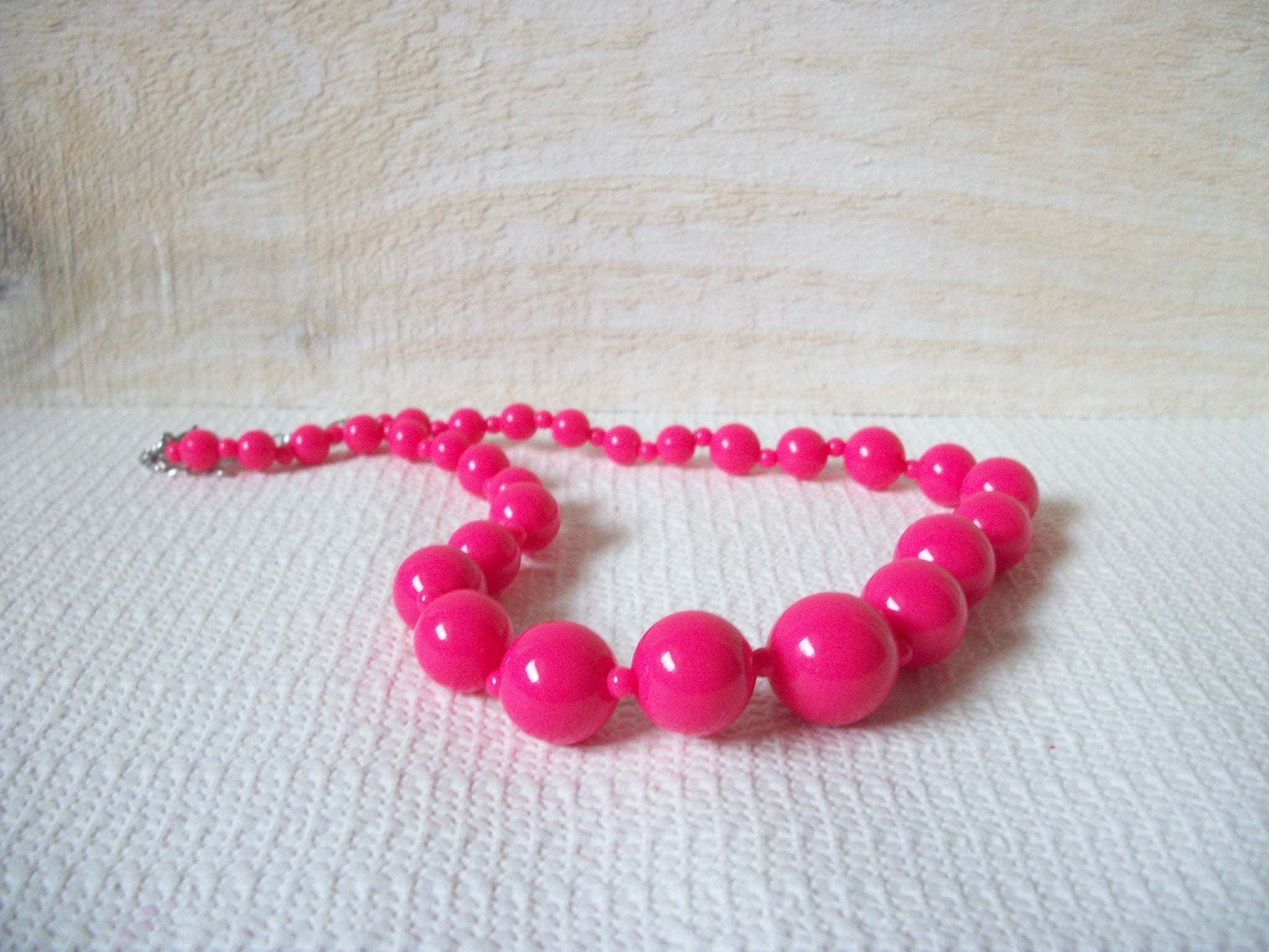 Retro Bright Pink Necklace 51320