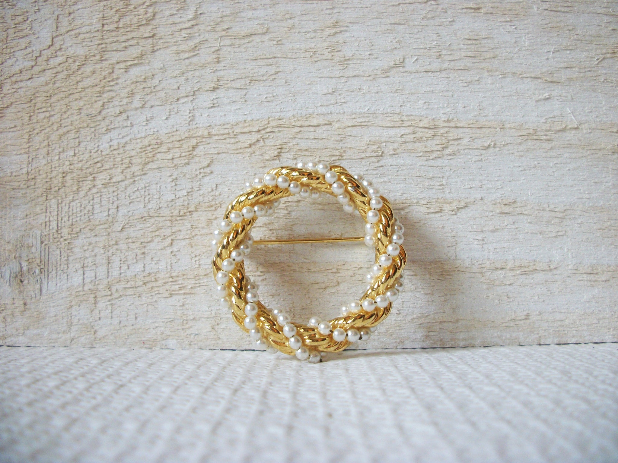 Retro Glass Pearl Wreath Brooch 51320