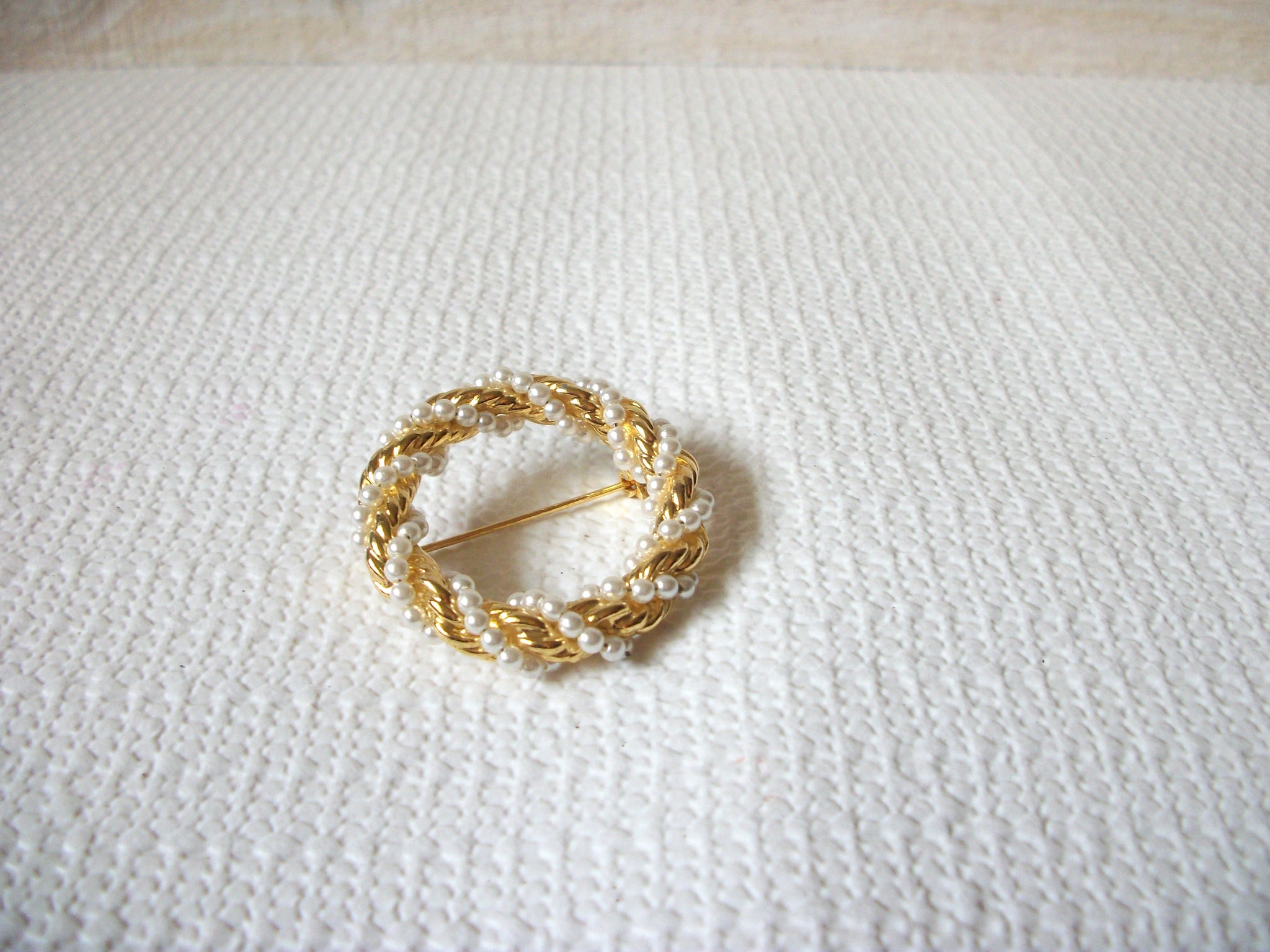 Retro Glass Pearl Wreath Brooch 51320