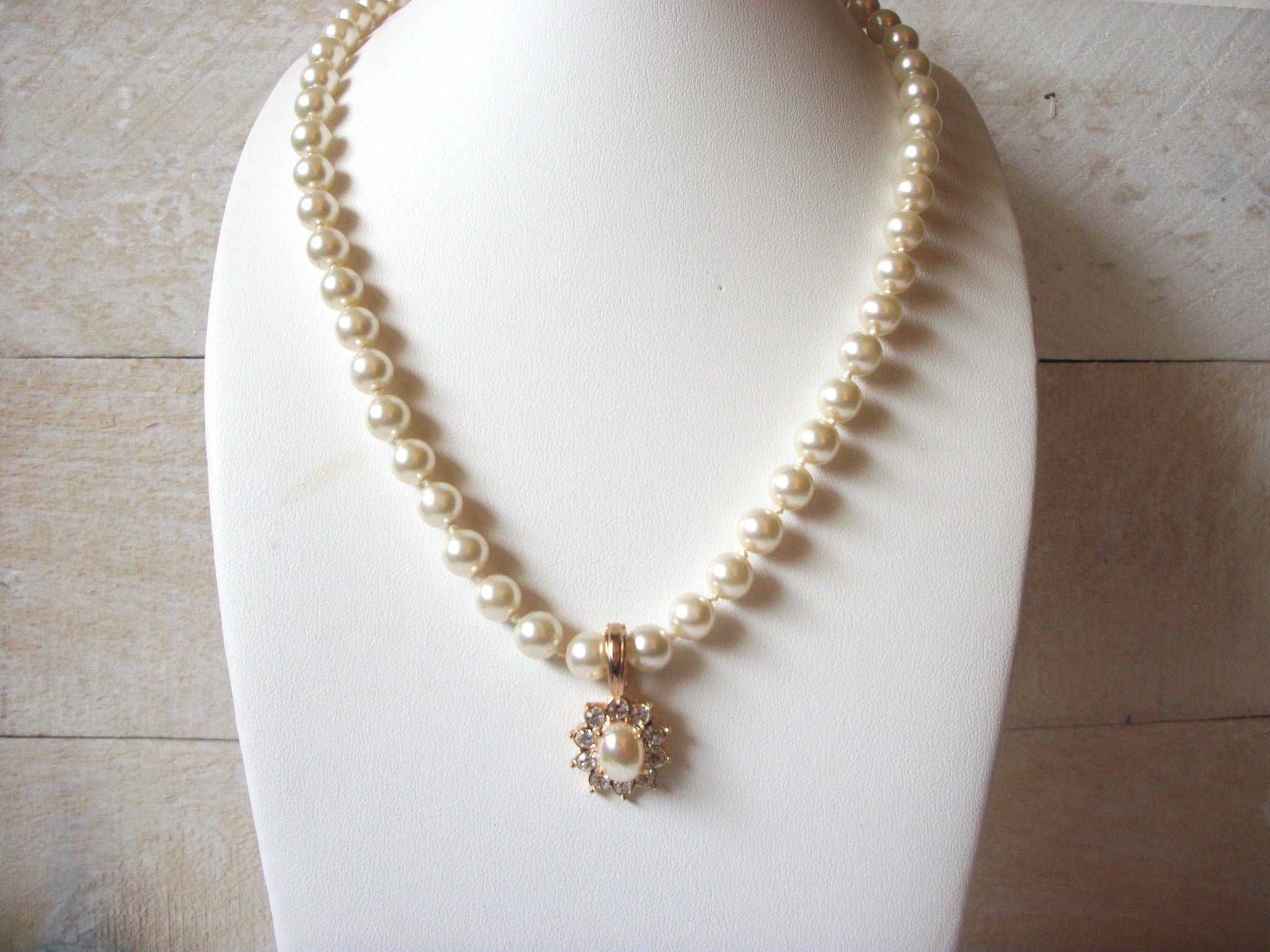 Vintage ROMAN Glass Pearl Necklace 51320
