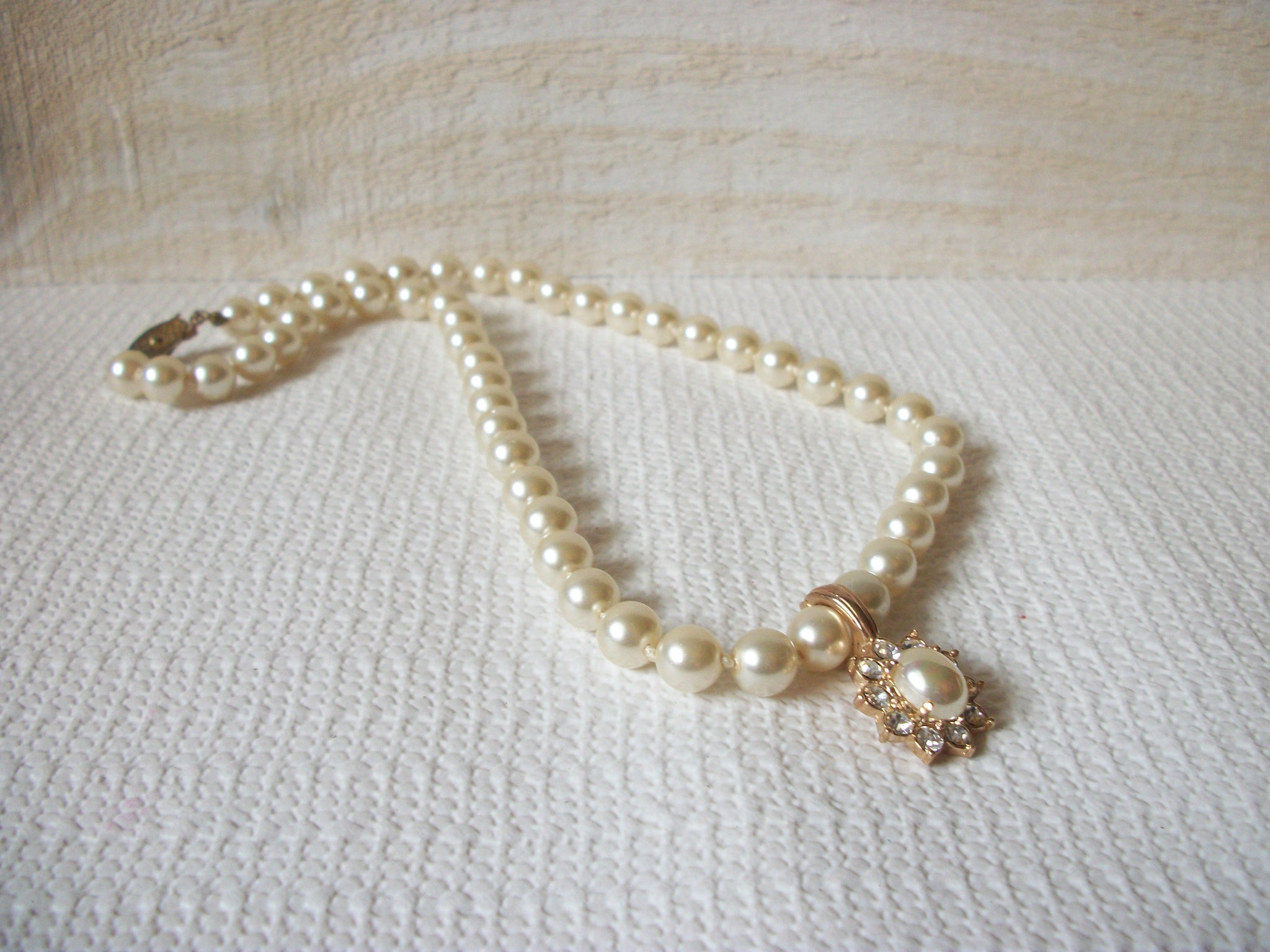Vintage ROMAN Glass Pearl Necklace 51320