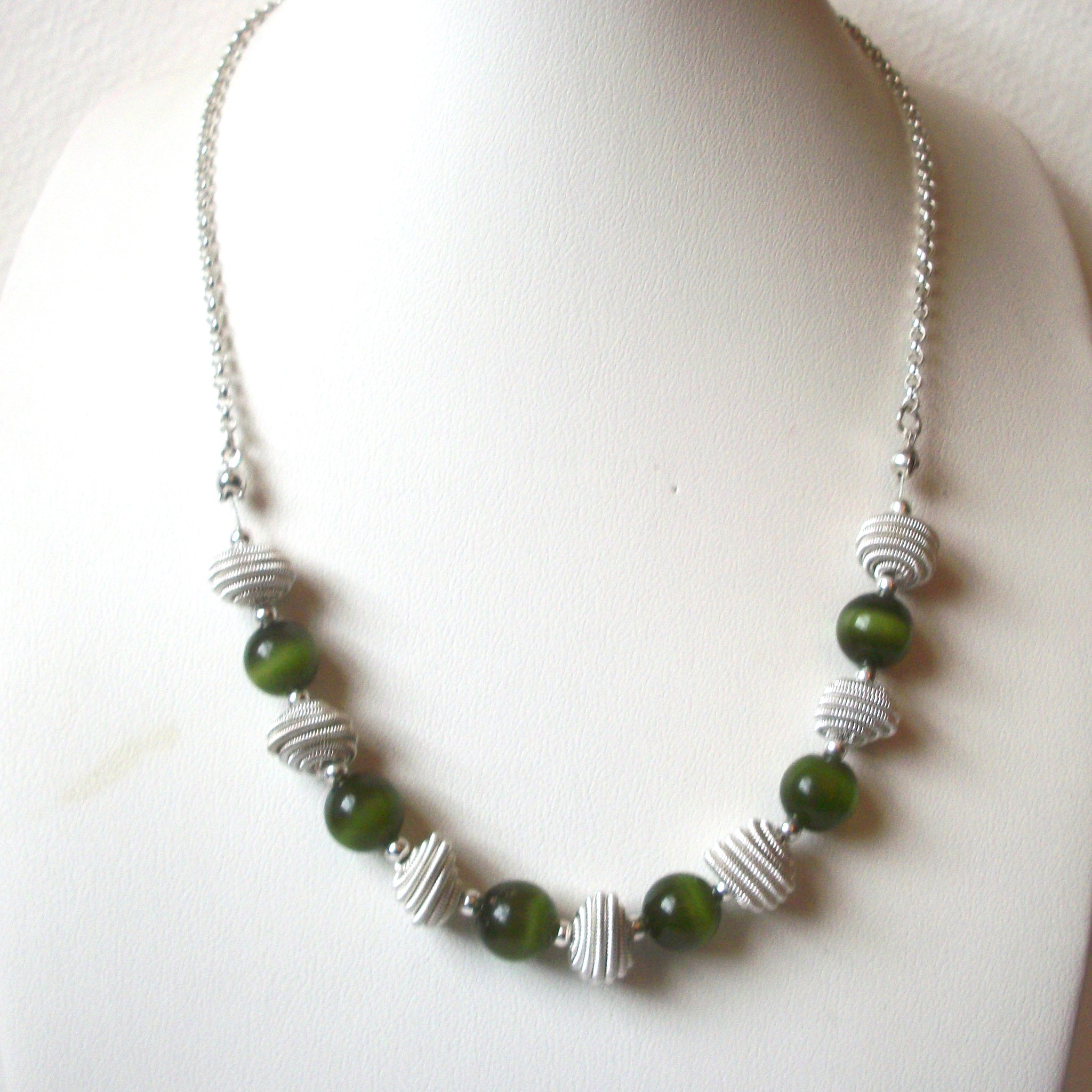 Retro Green Glass Silver Toned Necklace 111920