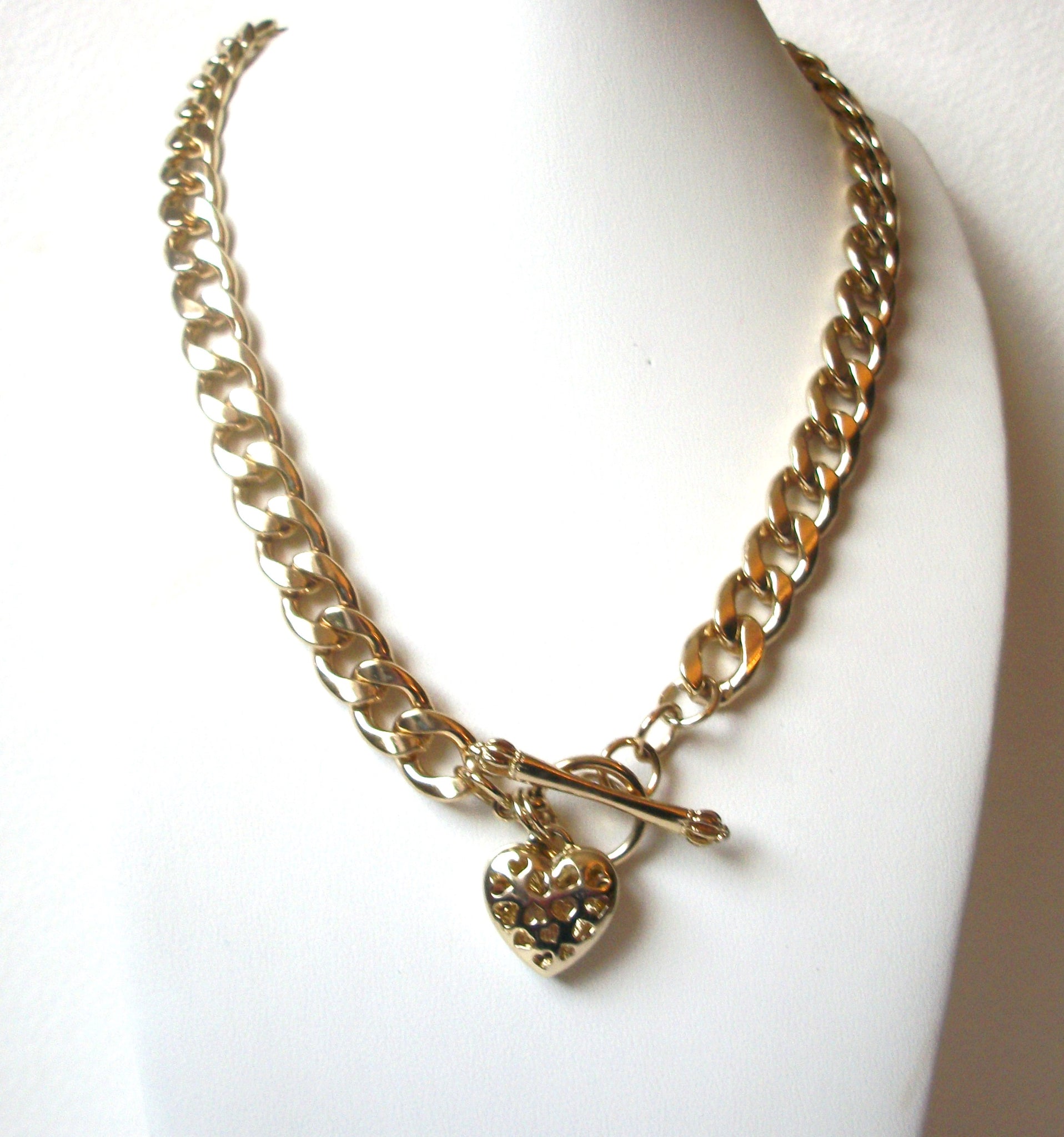 Retro Chunky Gold Toned Links Heart Necklace 112020