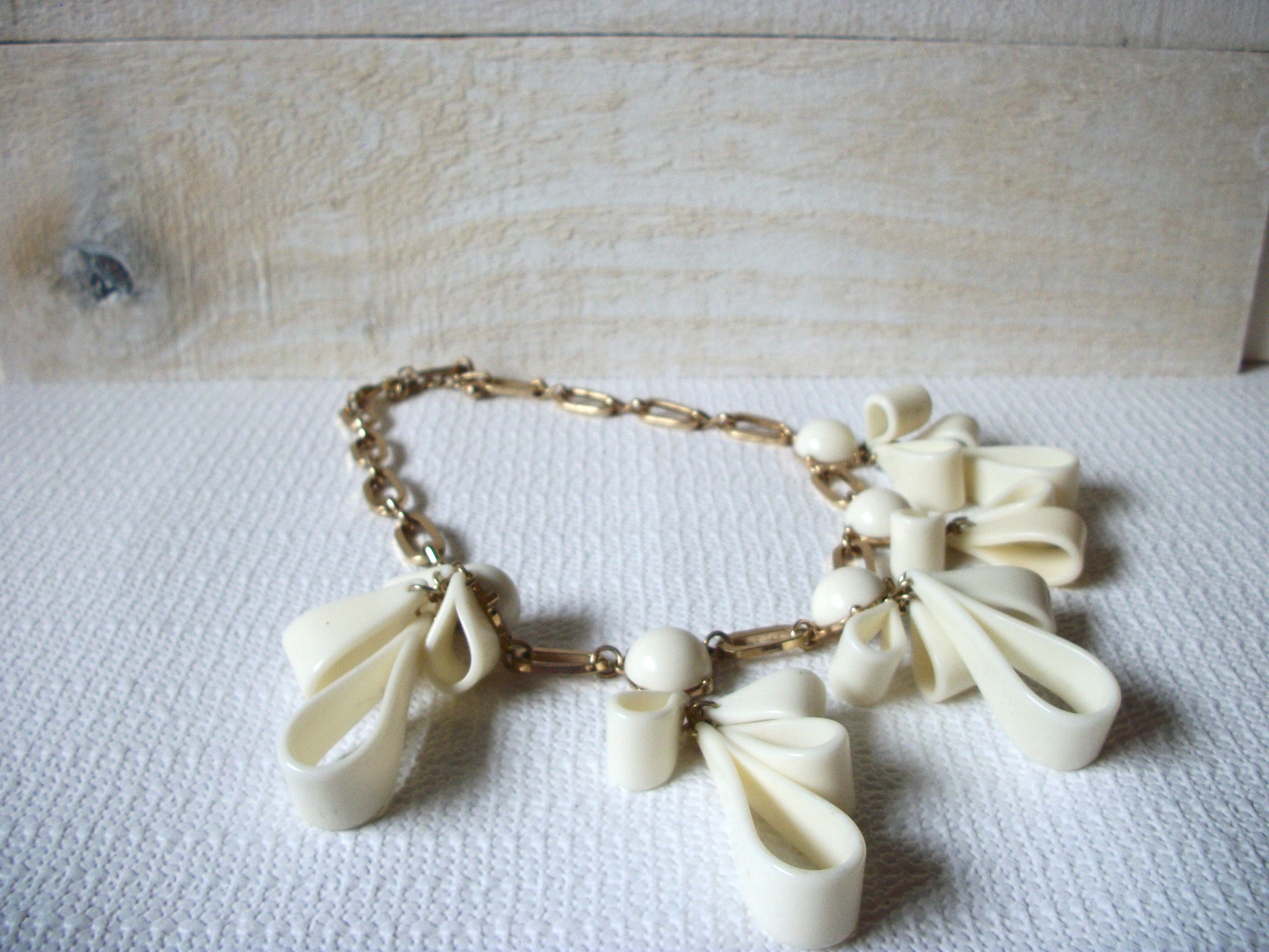Retro Gold White Necklace 51520