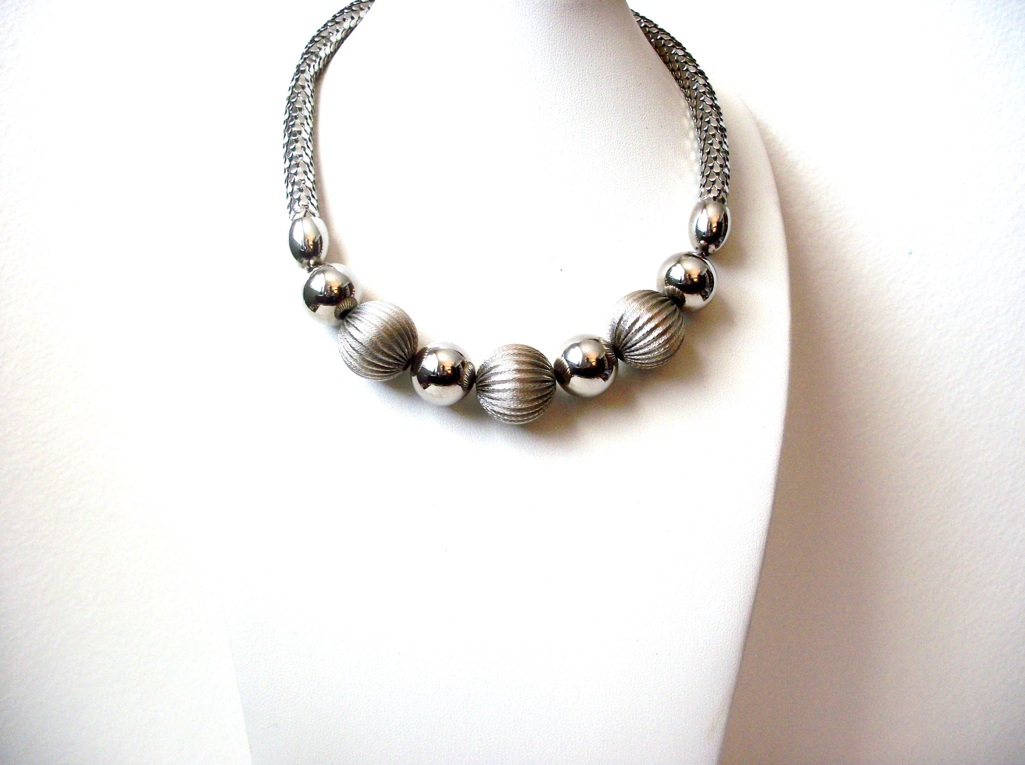 Retro Silver Toned Necklace 112120