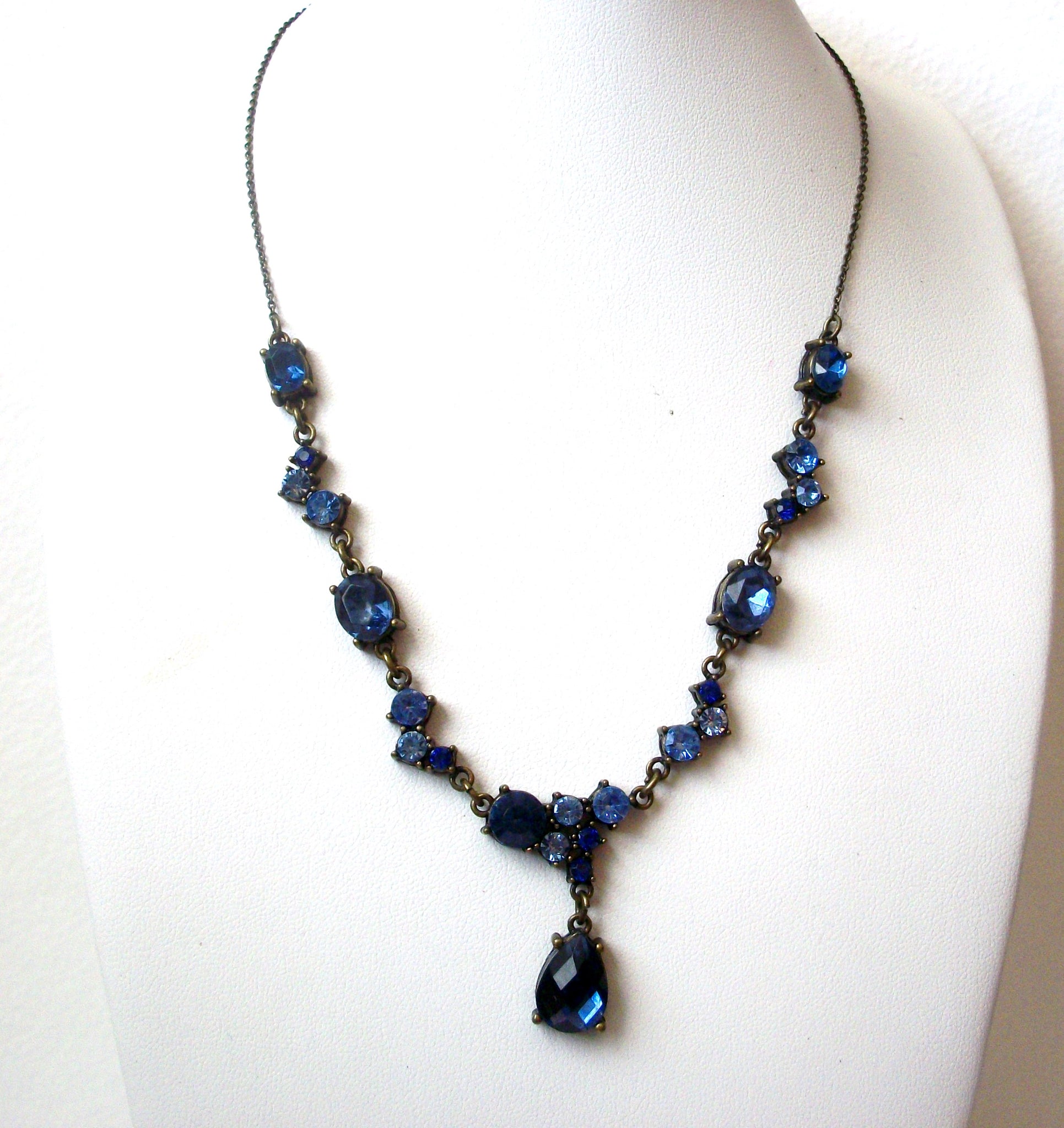 Vintage AVON Blue Rhinestone Necklace 112120