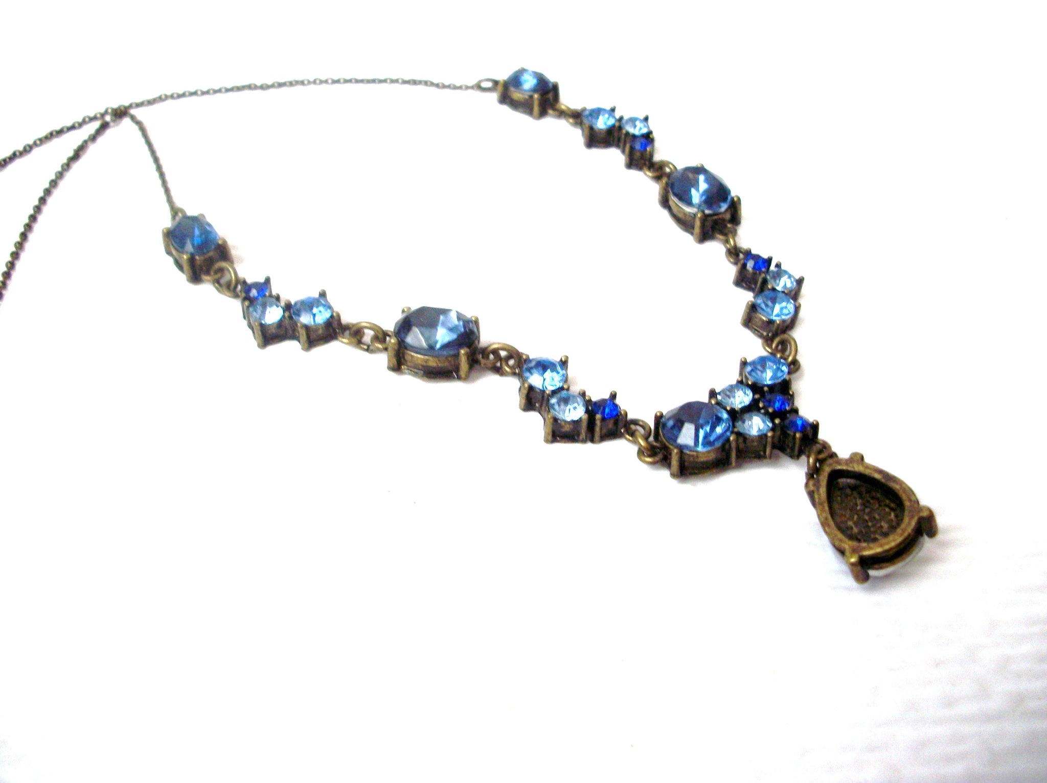 Vintage AVON Blue Rhinestone Necklace 112120