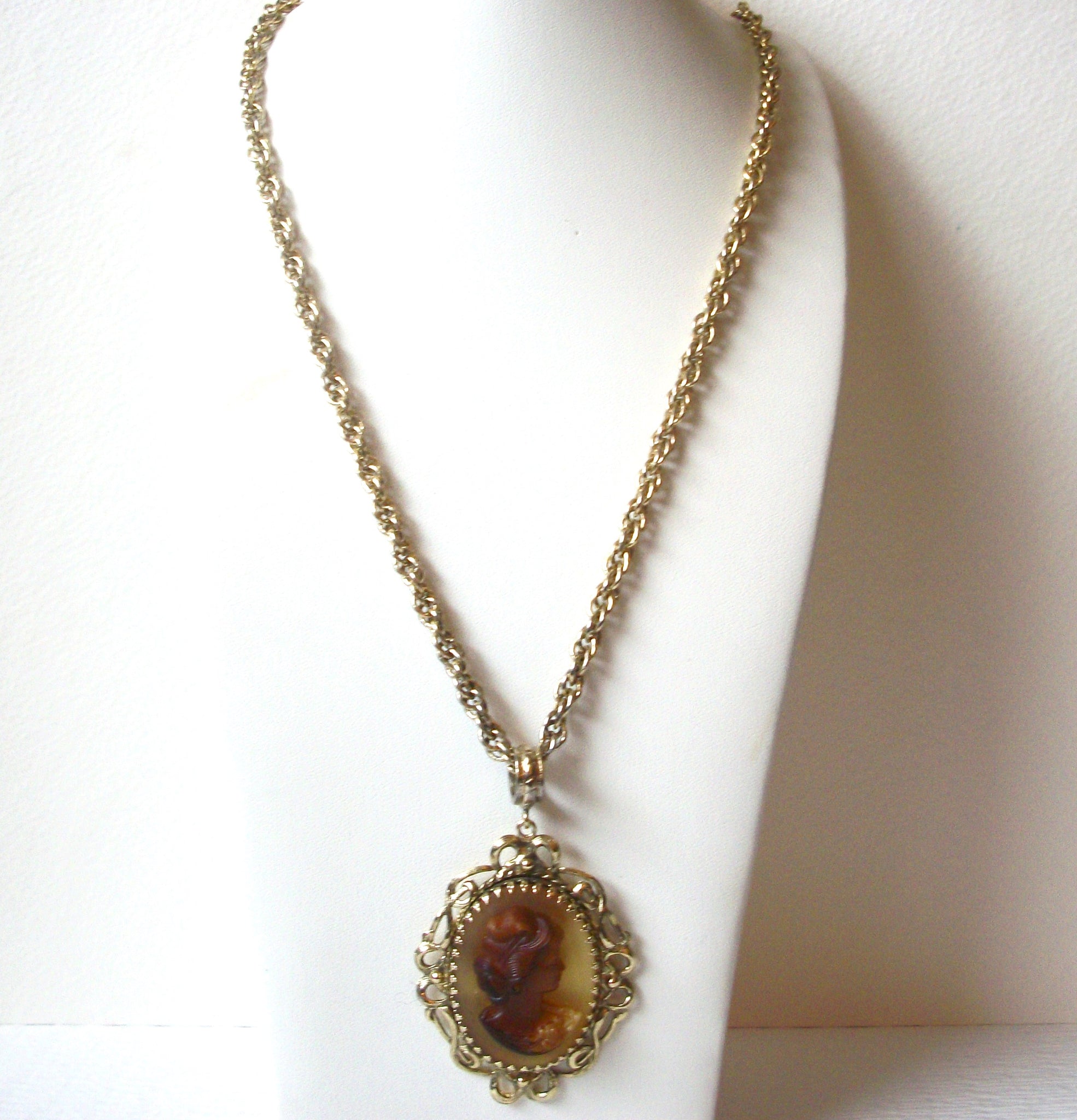 Vintage Whiting & Davis Cameo Pendant Necklace 112520