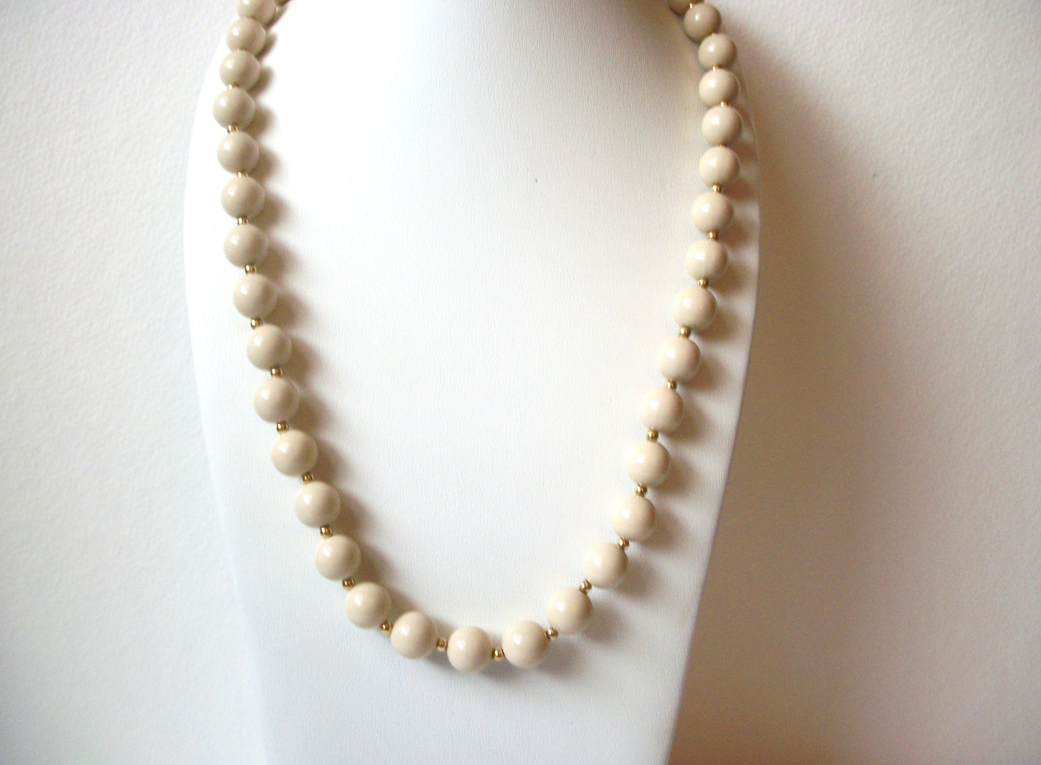 Retro Tan Plastic Beads Necklace 112320