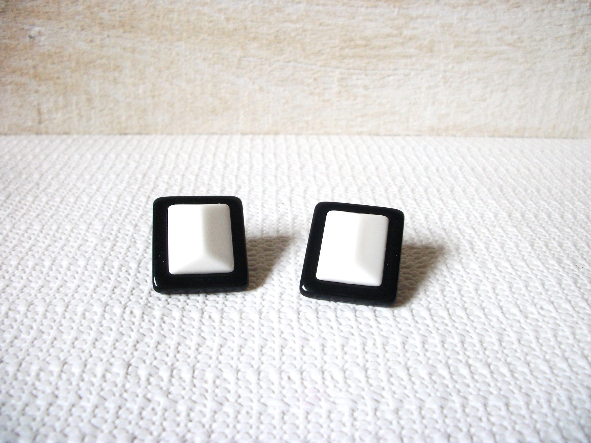 Retro Black White Lucite Earrings 52020