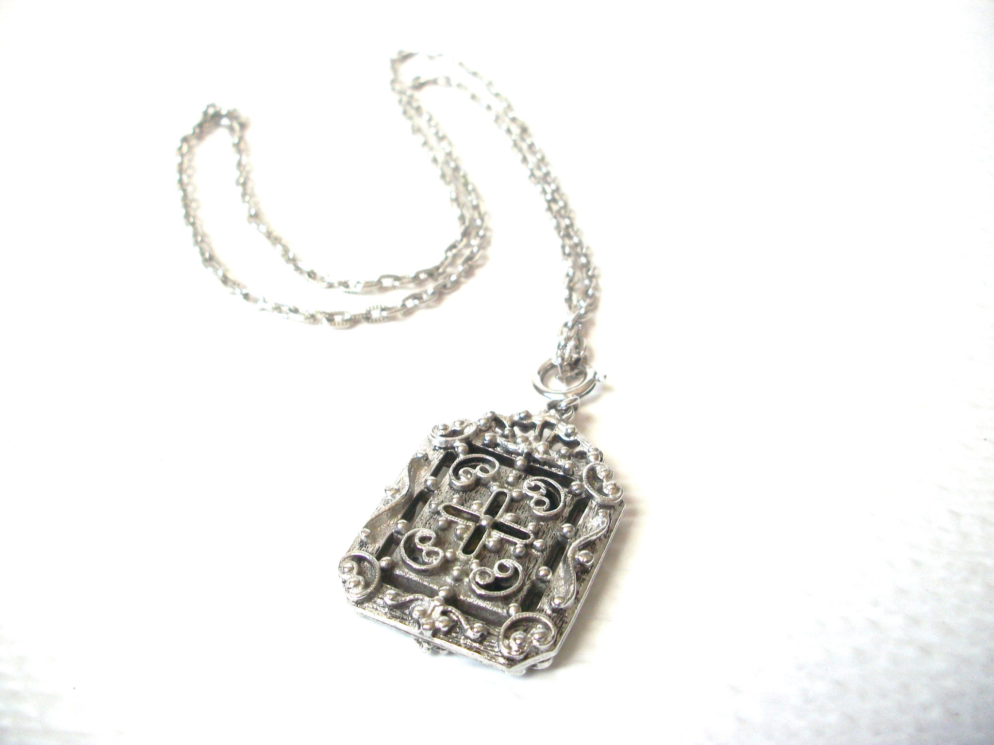 Retro Silver Toned Blue Stone Pendant Necklace 112520