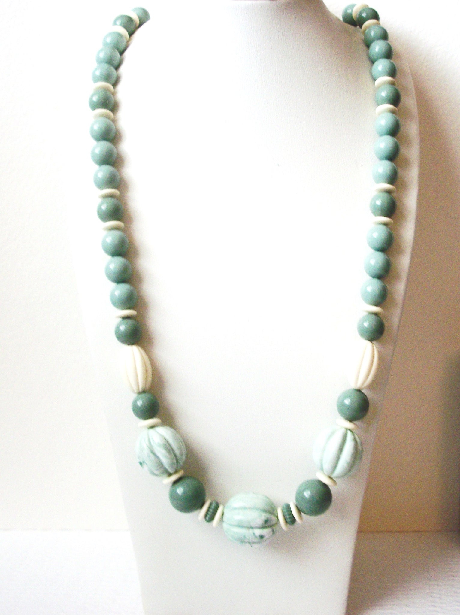 Vintage AVON Burst Of Spring Necklace 112820