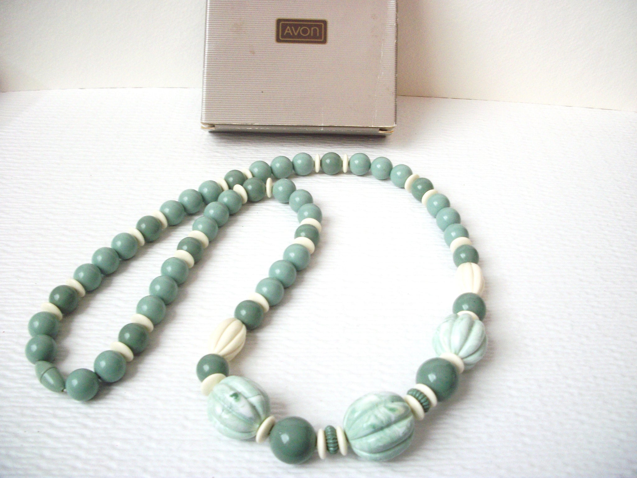 Vintage AVON Burst Of Spring Necklace 112820