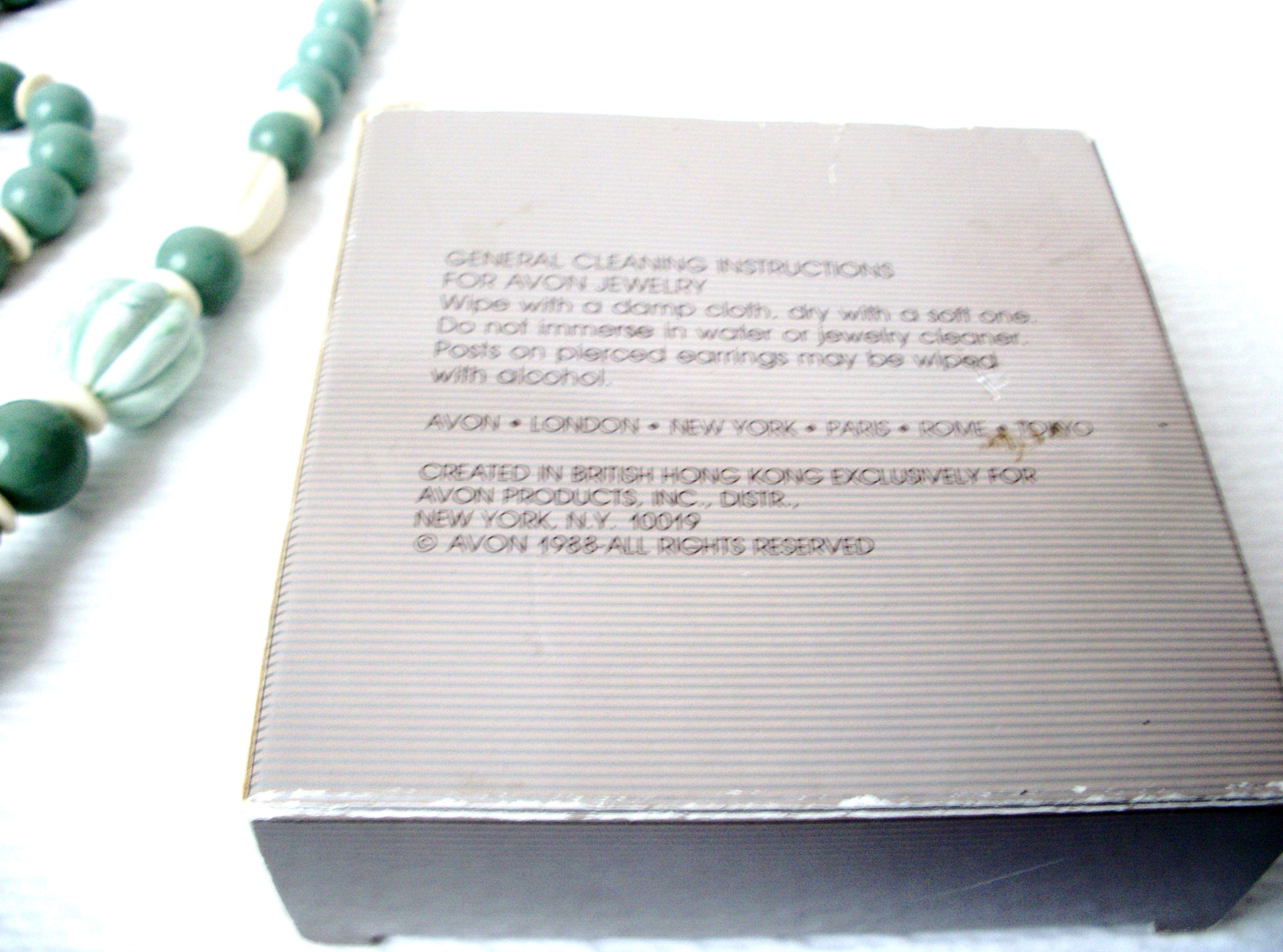 Vintage AVON Burst Of Spring Necklace 112820