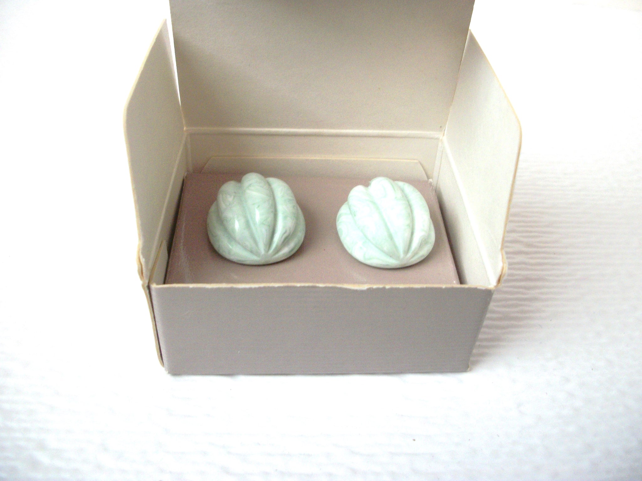 Vintage AVON Burst Of Spring Earrings 112820