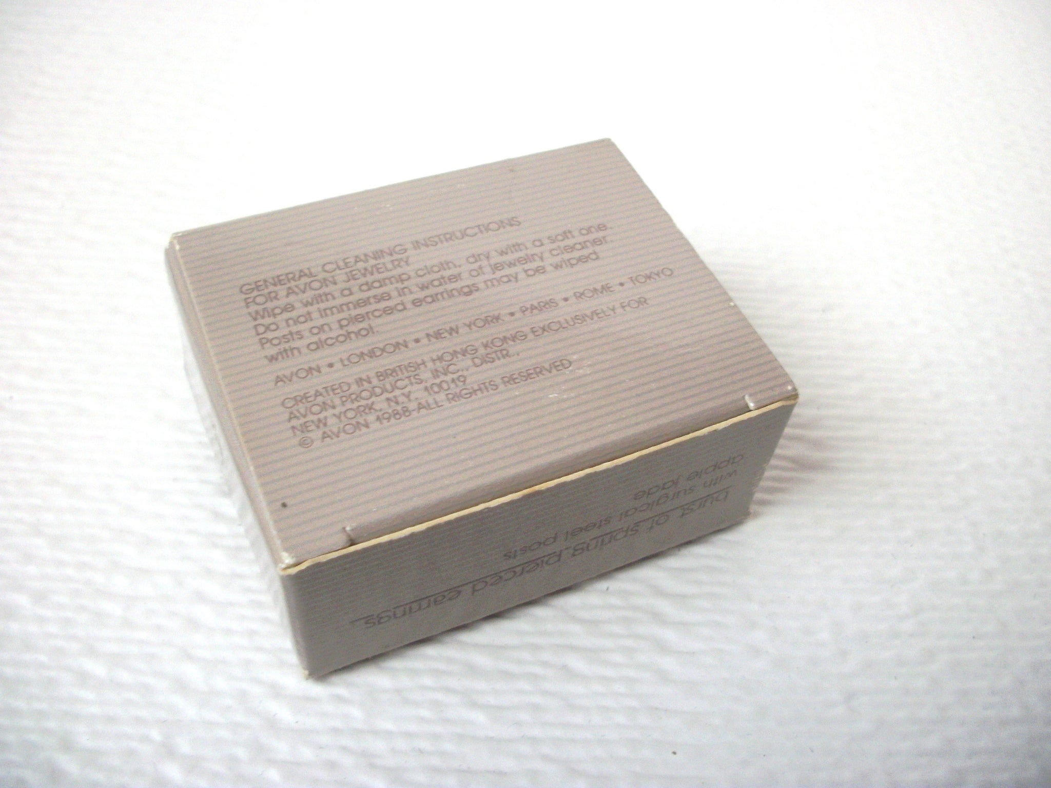 Vintage AVON Burst Of Spring Earrings 112820