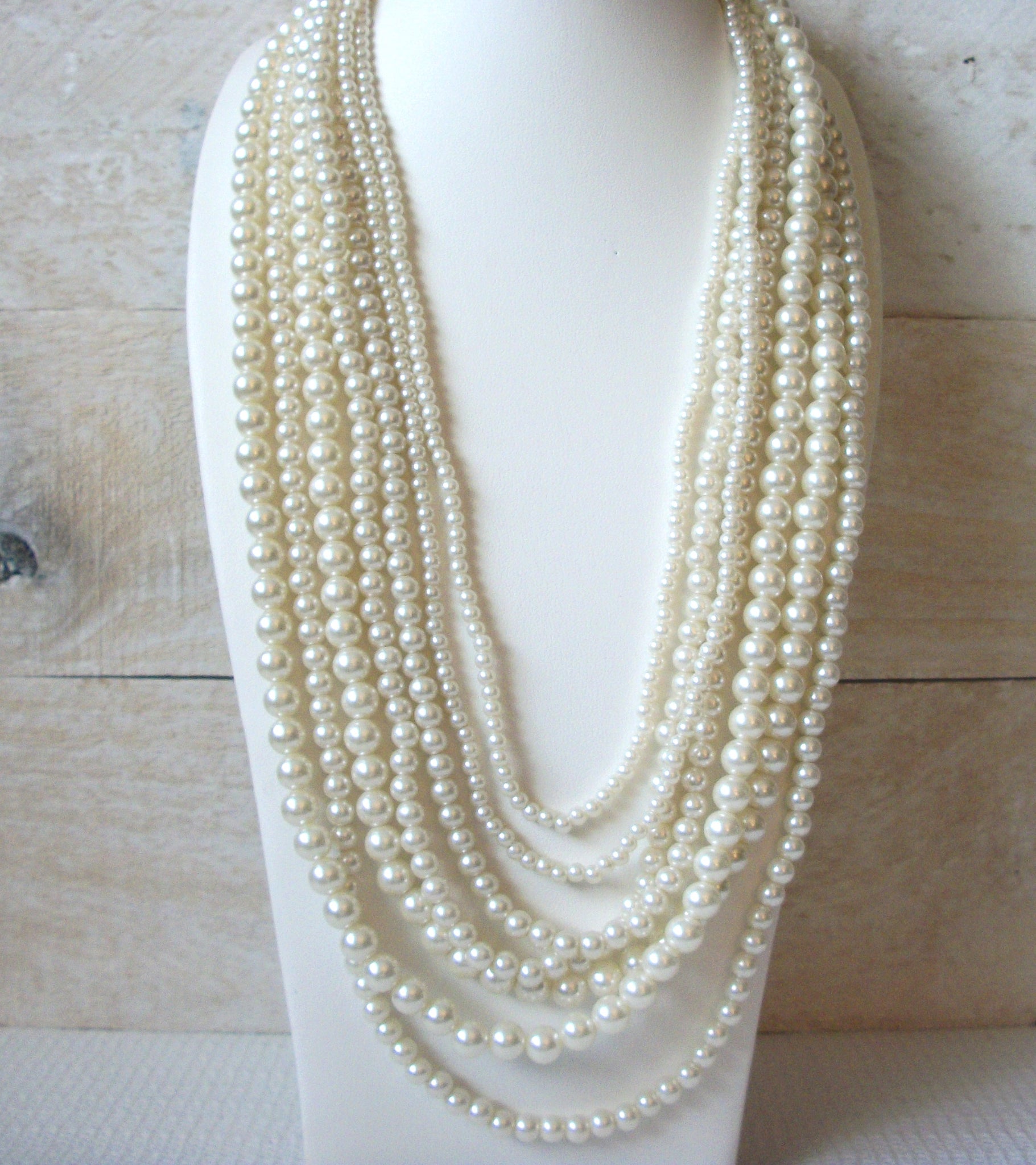 Massive Theater Simulated Pearls Necklace 52220