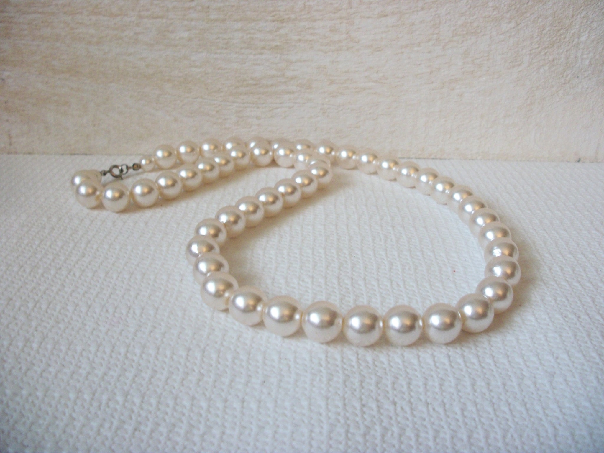 Retro 24 Inch Faux Pearl Necklace 52320
