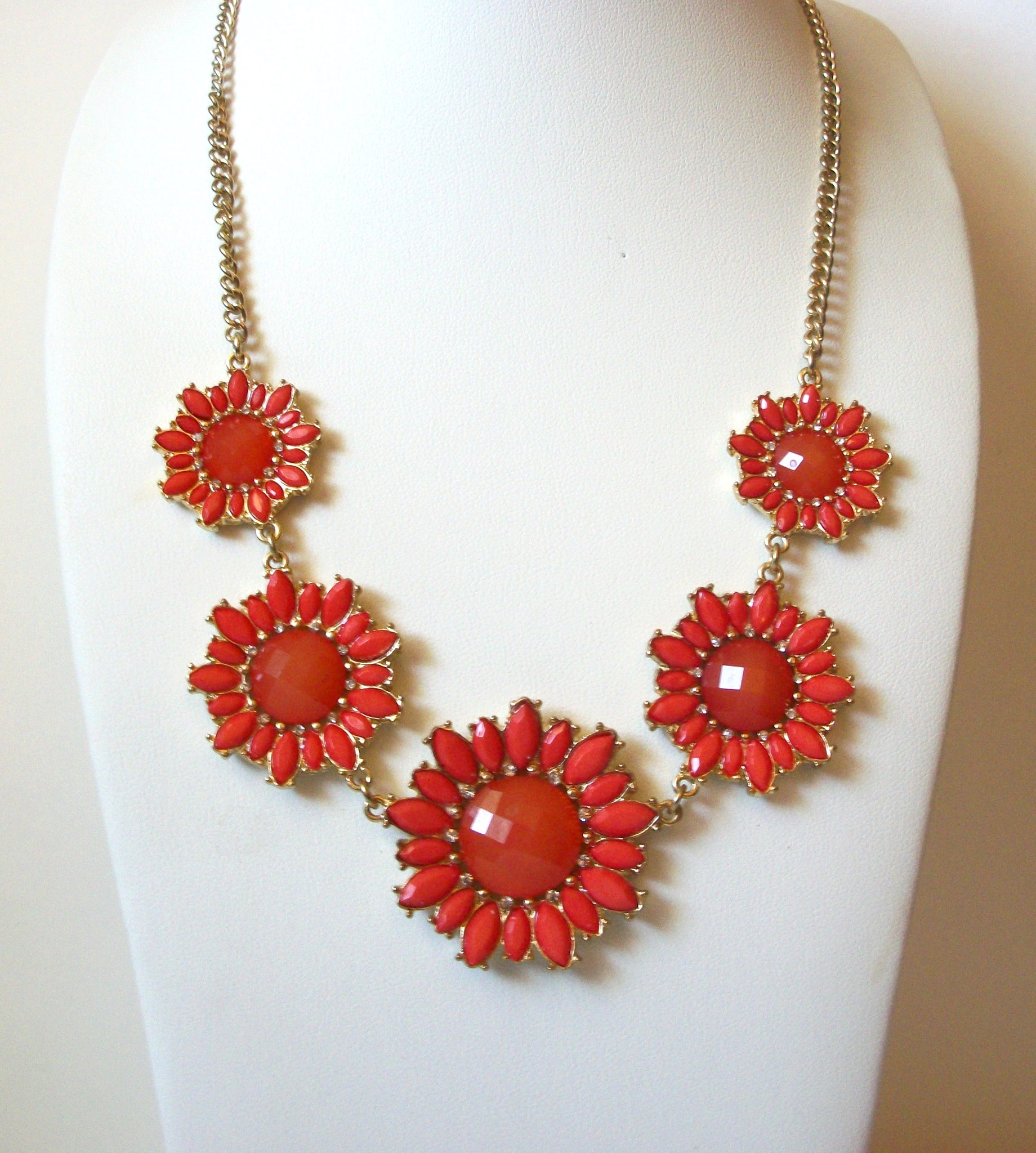 Retro Floral Rhinestones Necklace 42220