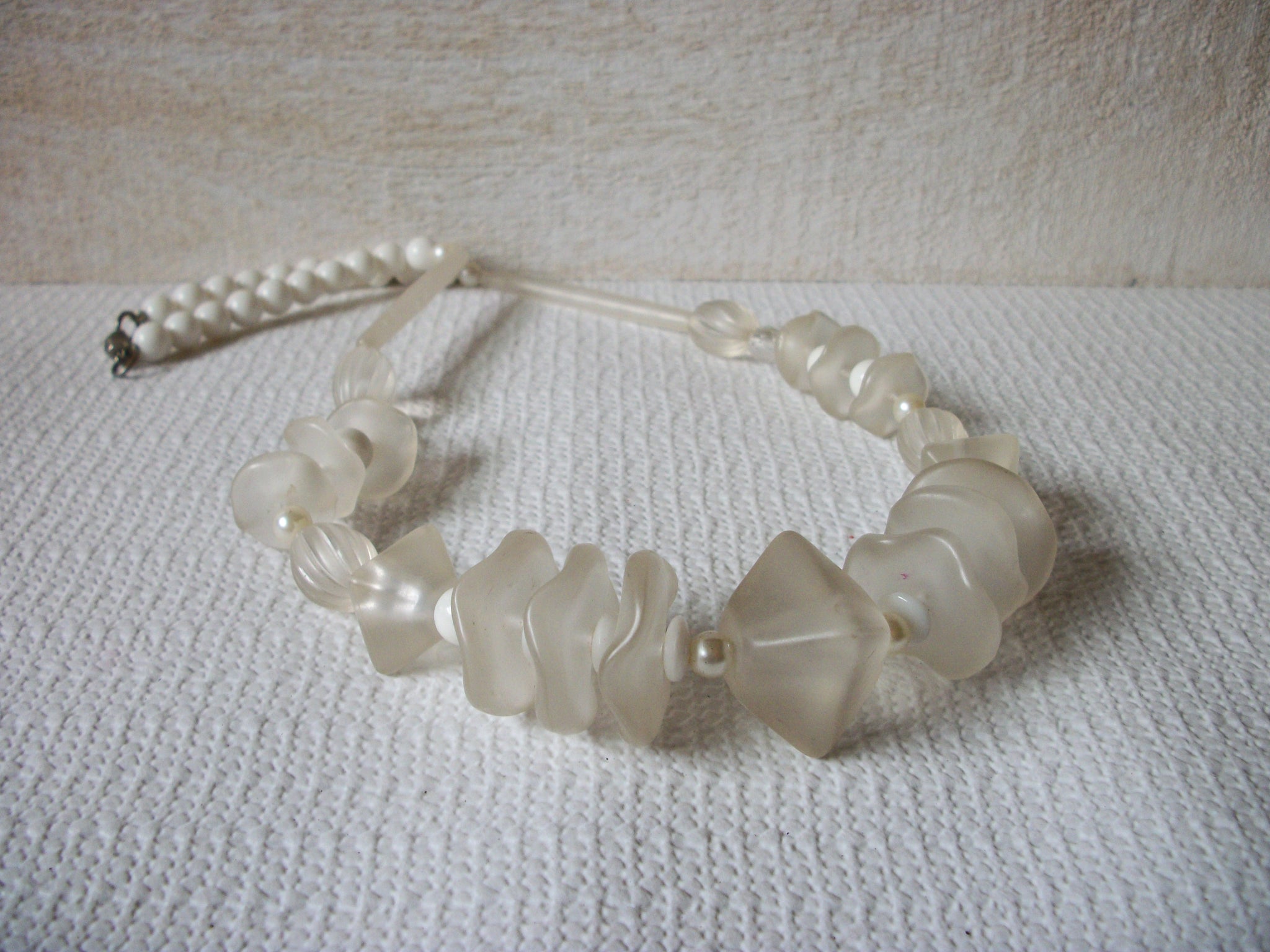 Retro White Clear Lucite Necklace 52520