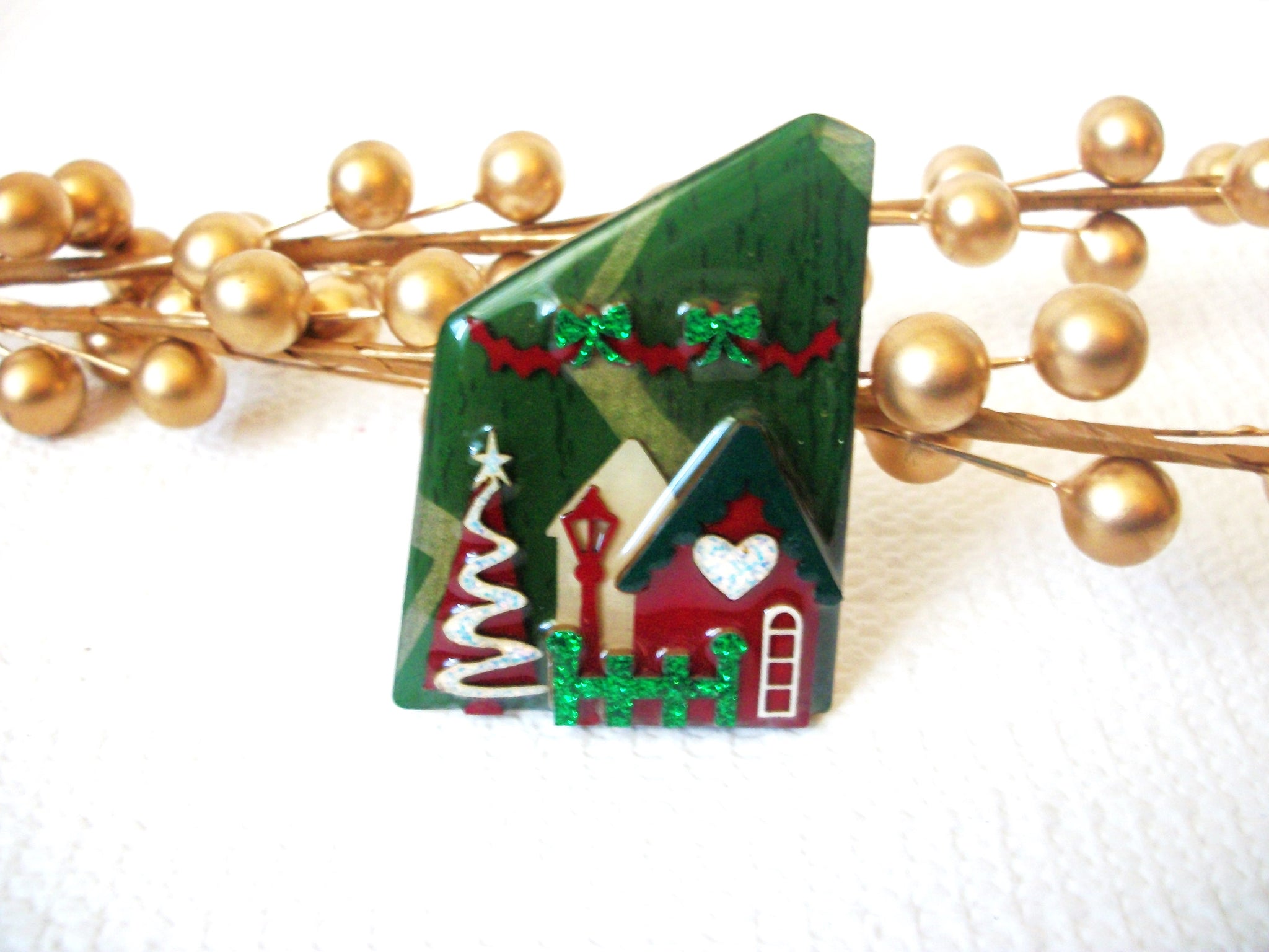 House Pins By Lucinda Christmas Tree Heart Fence Wreaths White Green Glitter 42320