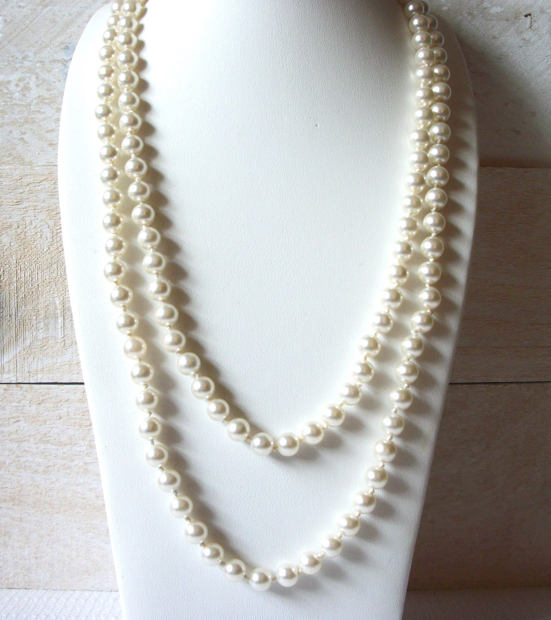 LR Stamped Vintage Glass Pearl Necklace 52320