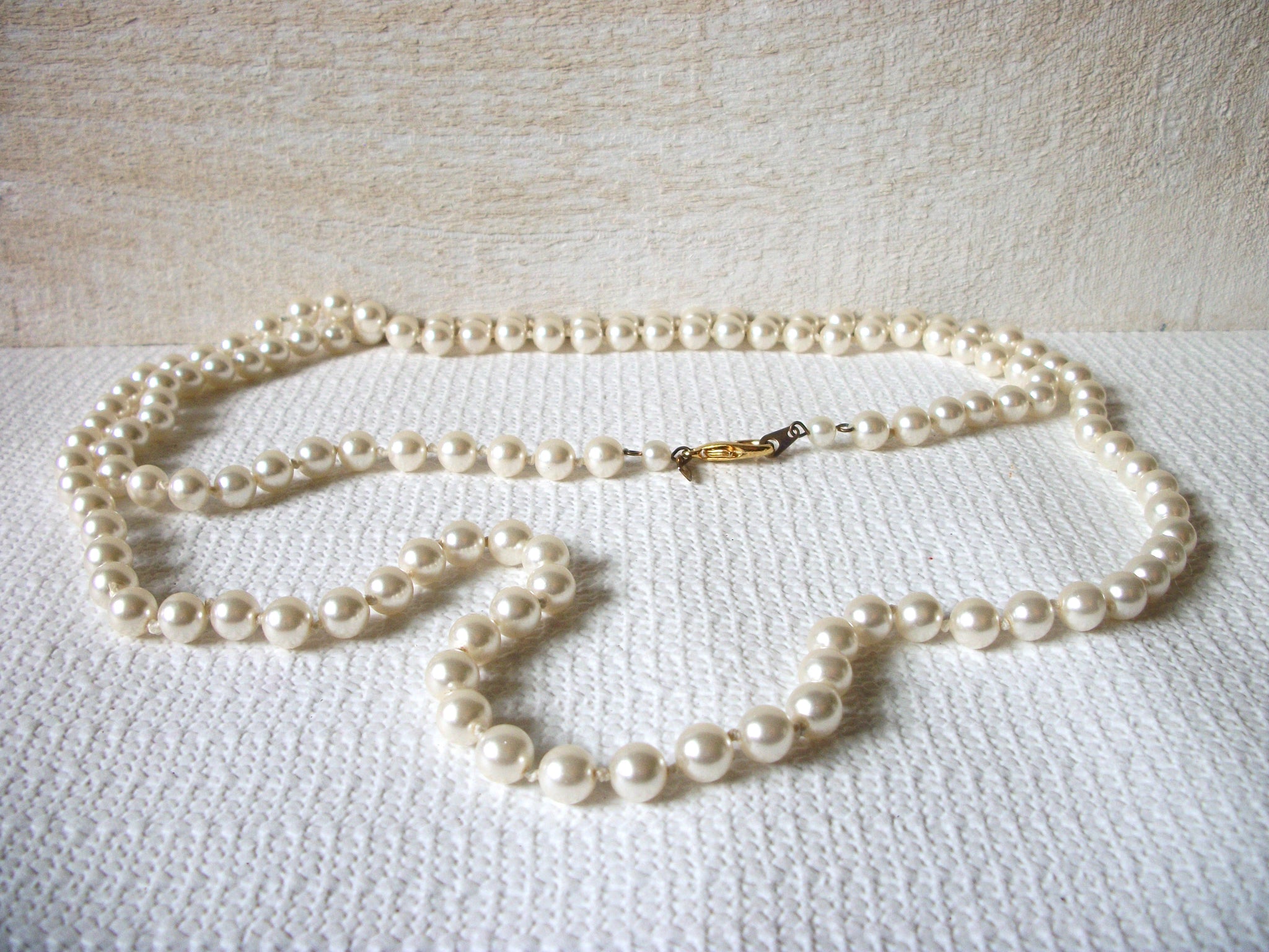 LR Stamped Vintage Glass Pearl Necklace 52320