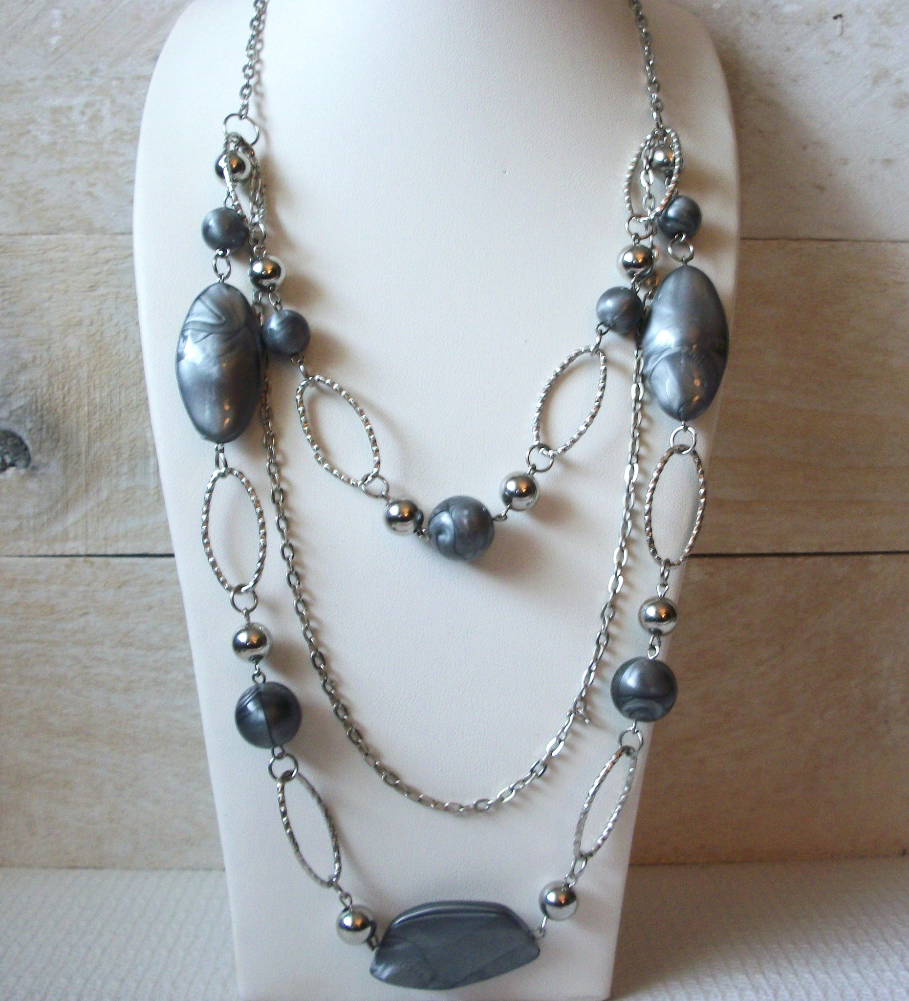 Retro Gray Lucite Necklace 52820