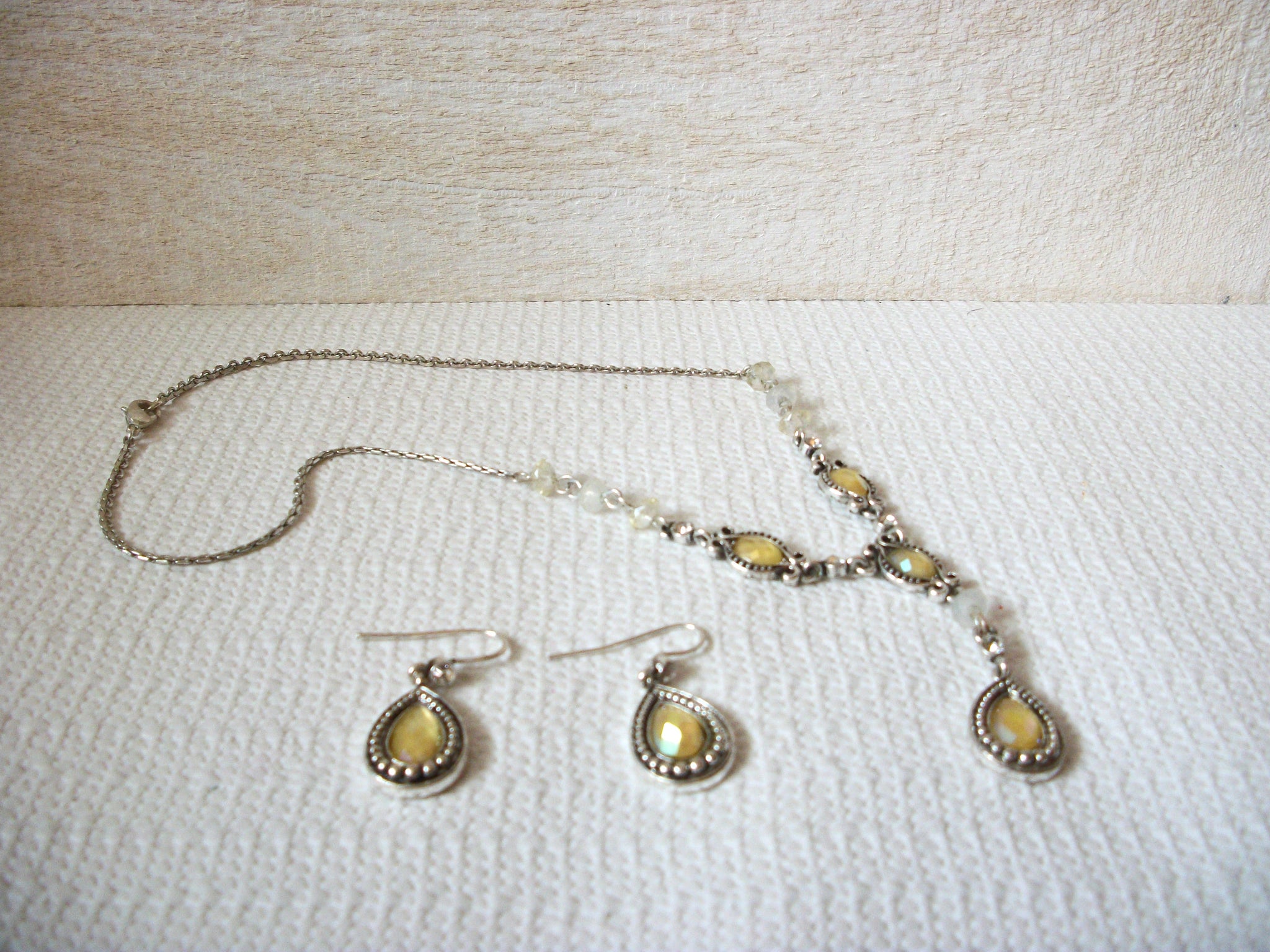 AVON Vintage Necklace Earrings Set 53020
