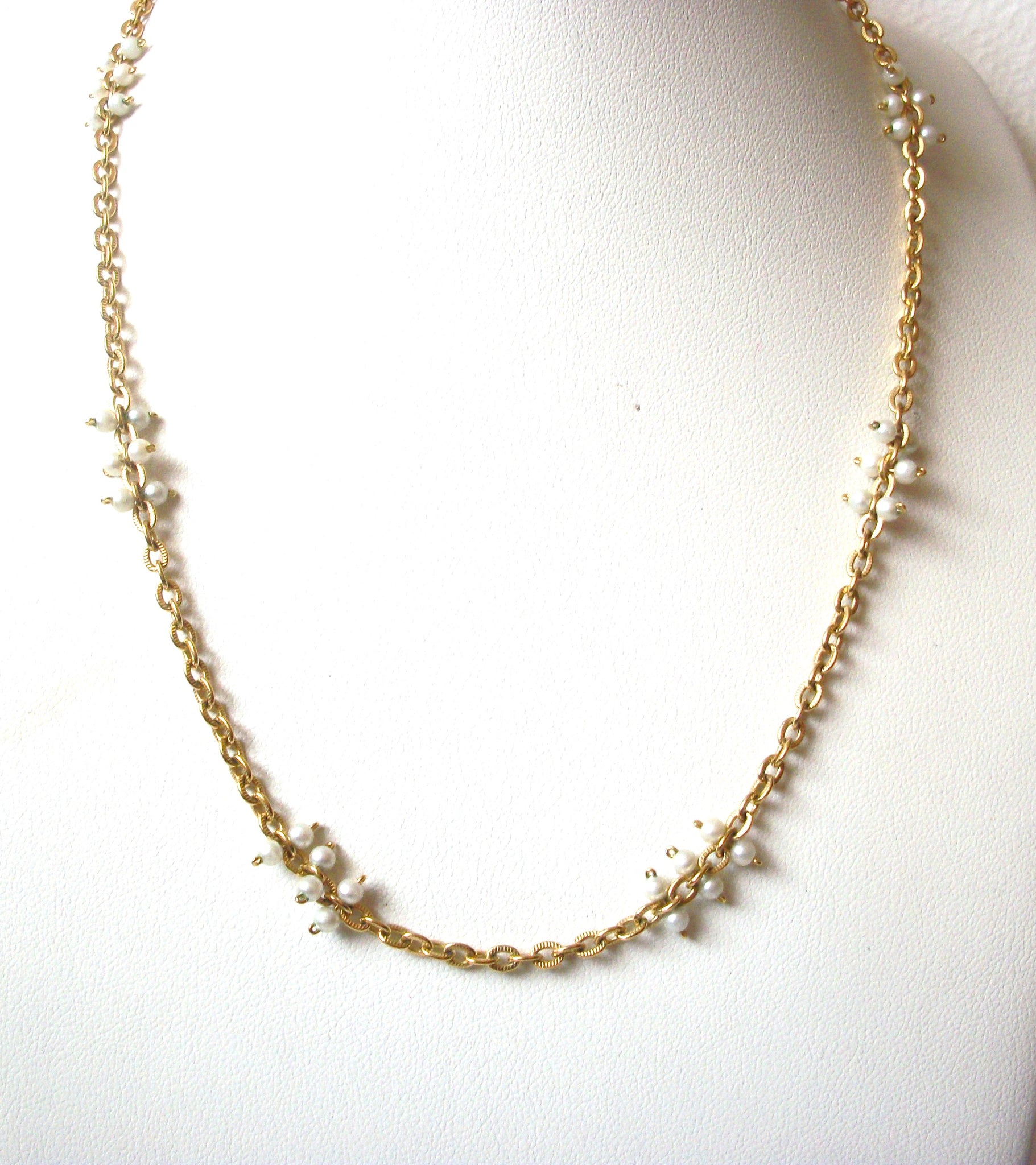 Dainty Vintage NAPIER Pearl Necklace 120320