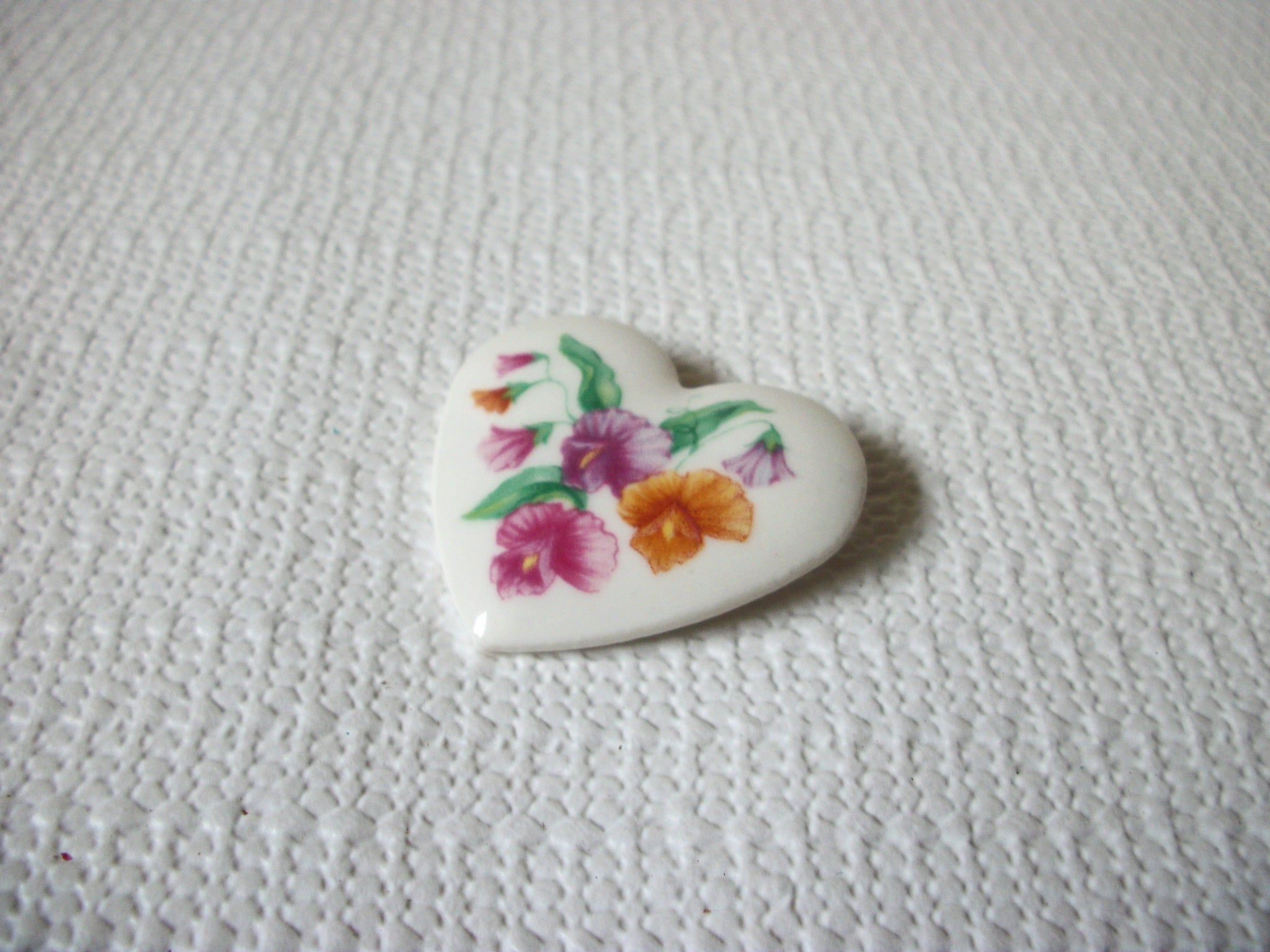 AVON Porcelain Flower Brooch 53020