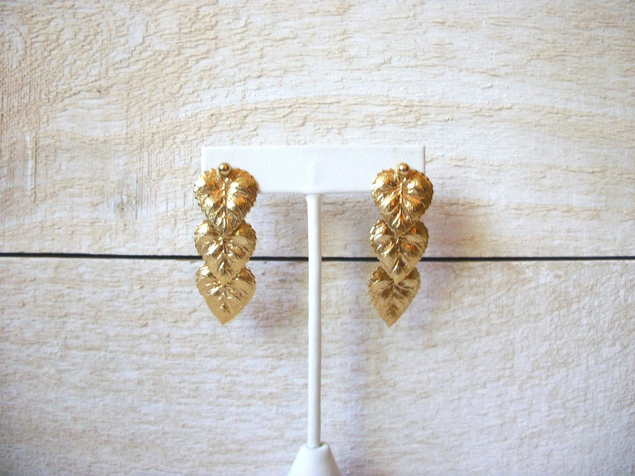 Vintage 1950s Gold Toned Leaf Earrings 60220