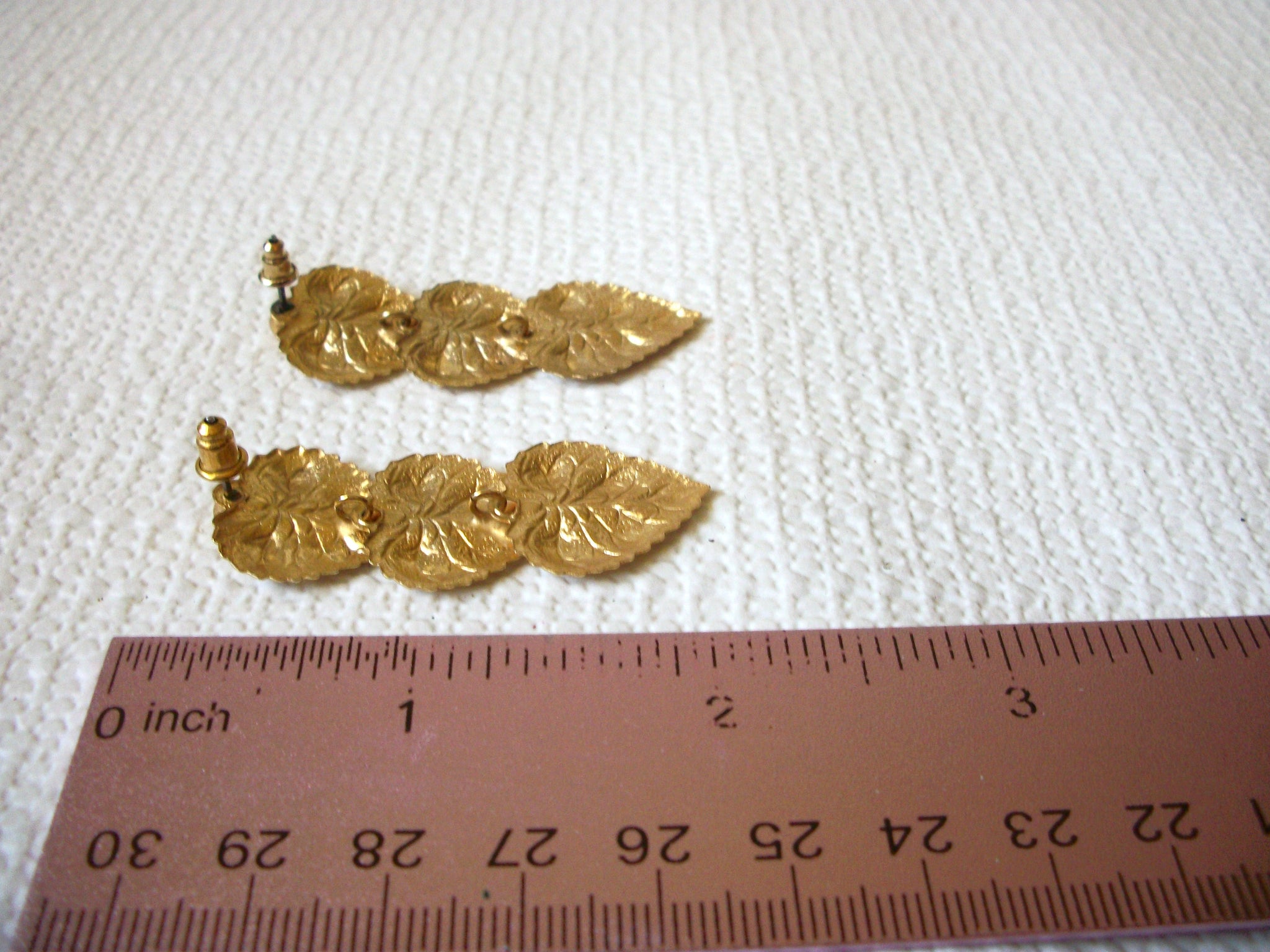 Vintage 1950s Gold Toned Leaf Earrings 60220