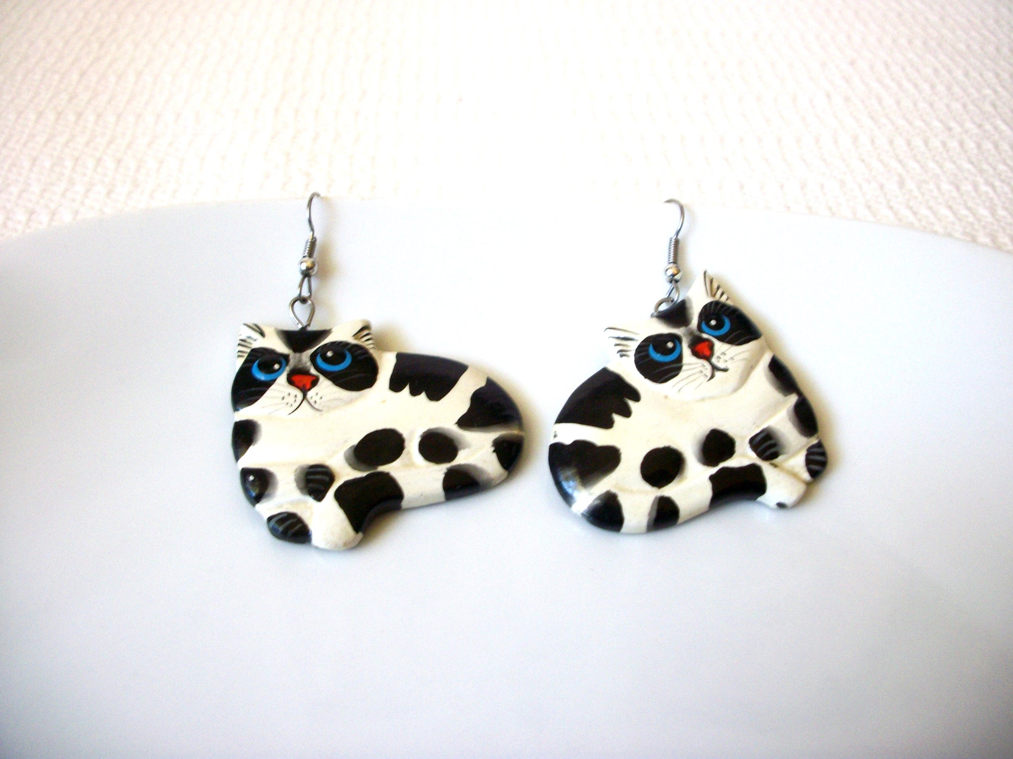 Vintage Wood Hand Painted Cat Earrings 40520