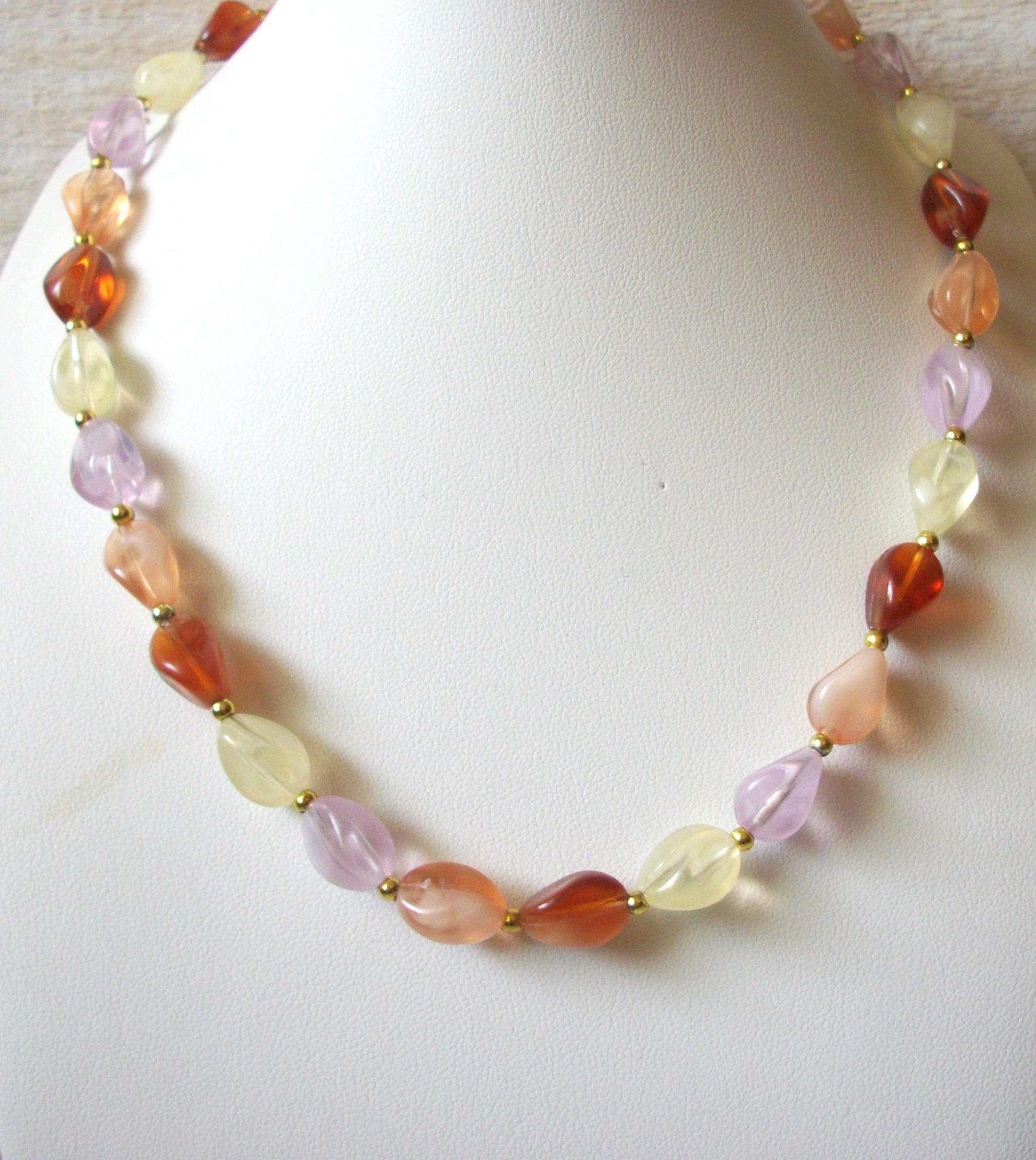 Vintage Lucite Necklace 60420