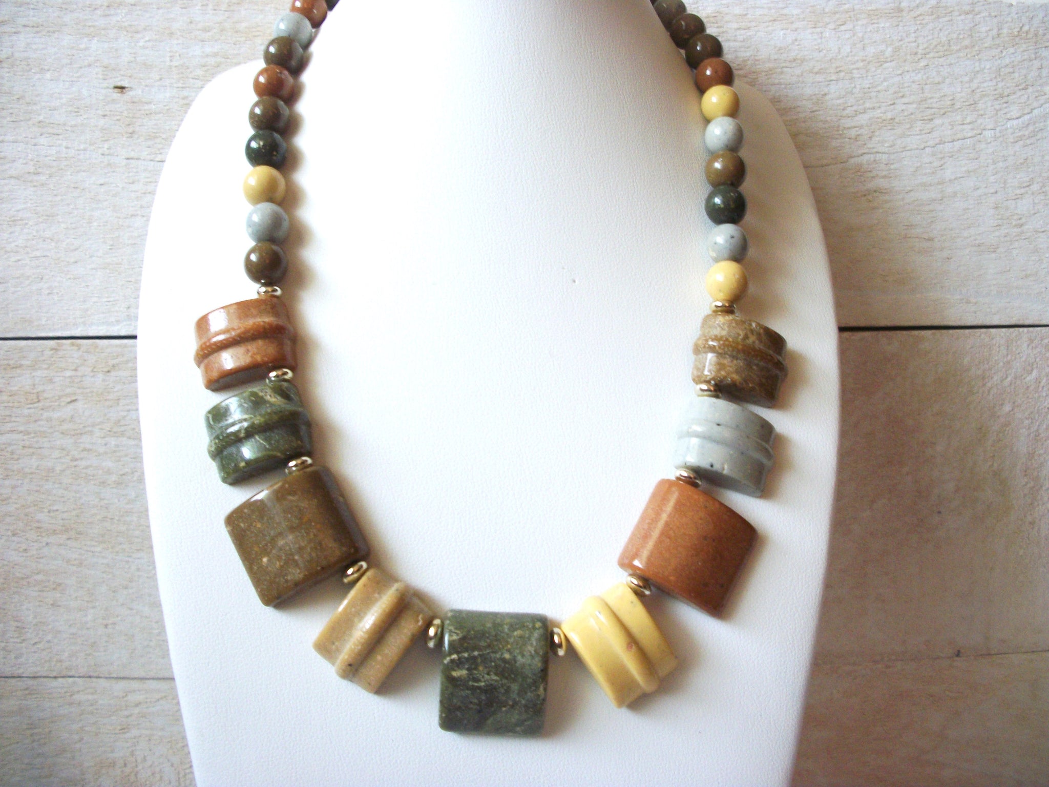 Retro Lucite Necklace60420