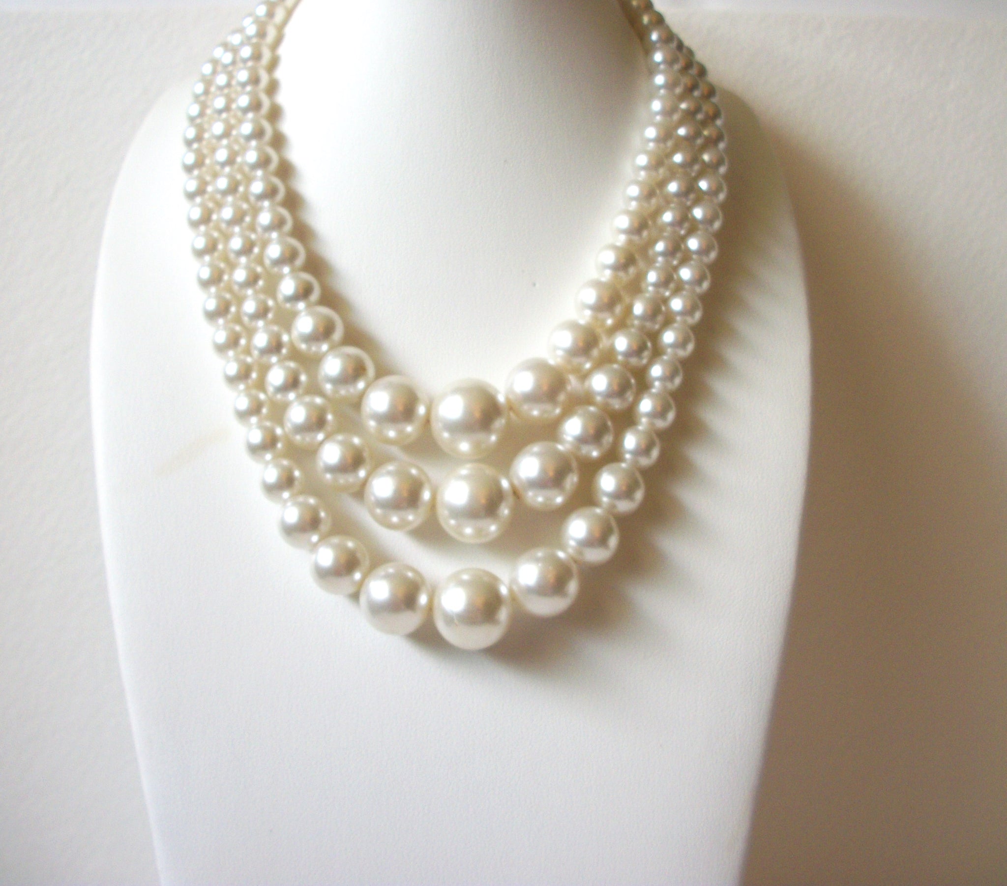 JAPAN Vintage Glass Pearl Necklace 60520