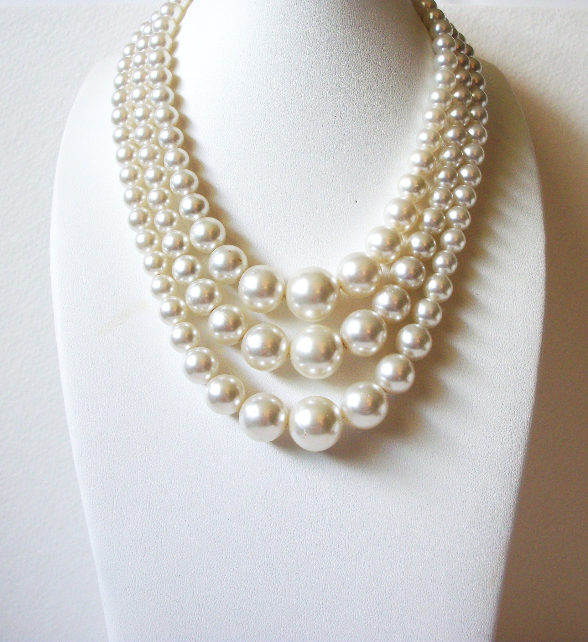 JAPAN Vintage Glass Pearl Necklace 60520