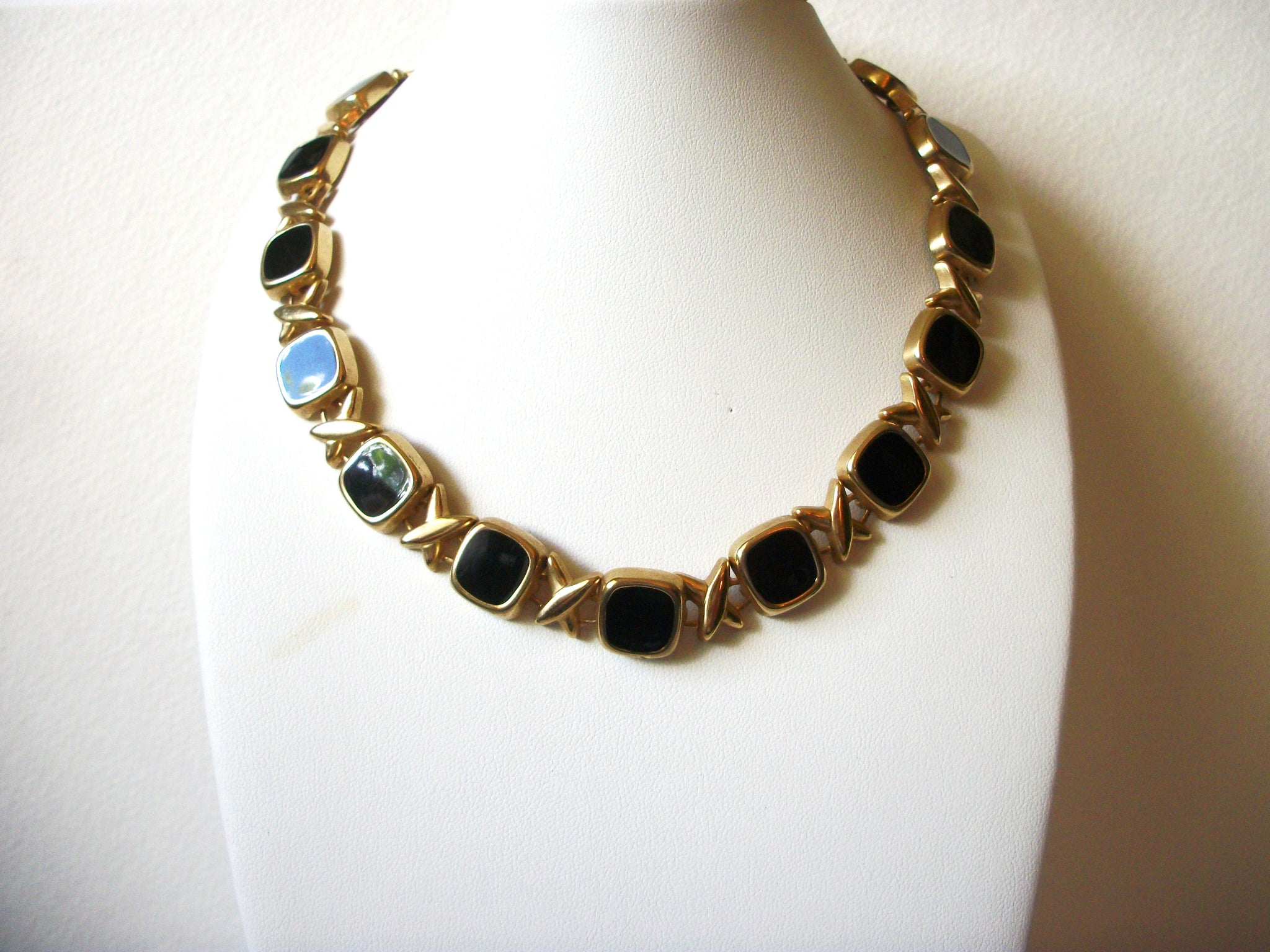 Vintage Gold Black Necklace 61020