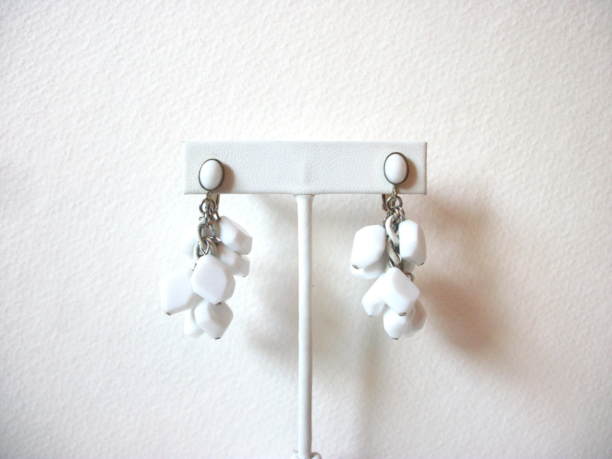 Retro White Dangle Earrings 61120
