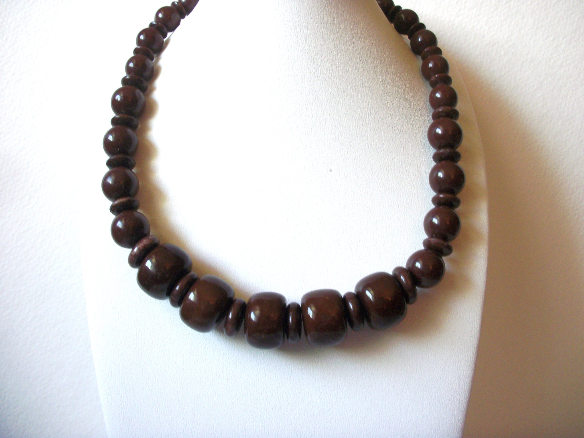 Retro Dark Brown Lucite Plastic Beads Necklace 62520