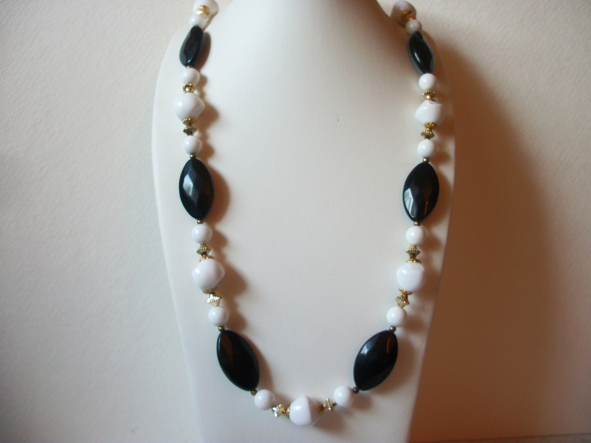 Retro Black White Gold Necklace 62720