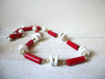 Retro 1970s Red White Necklace 62820