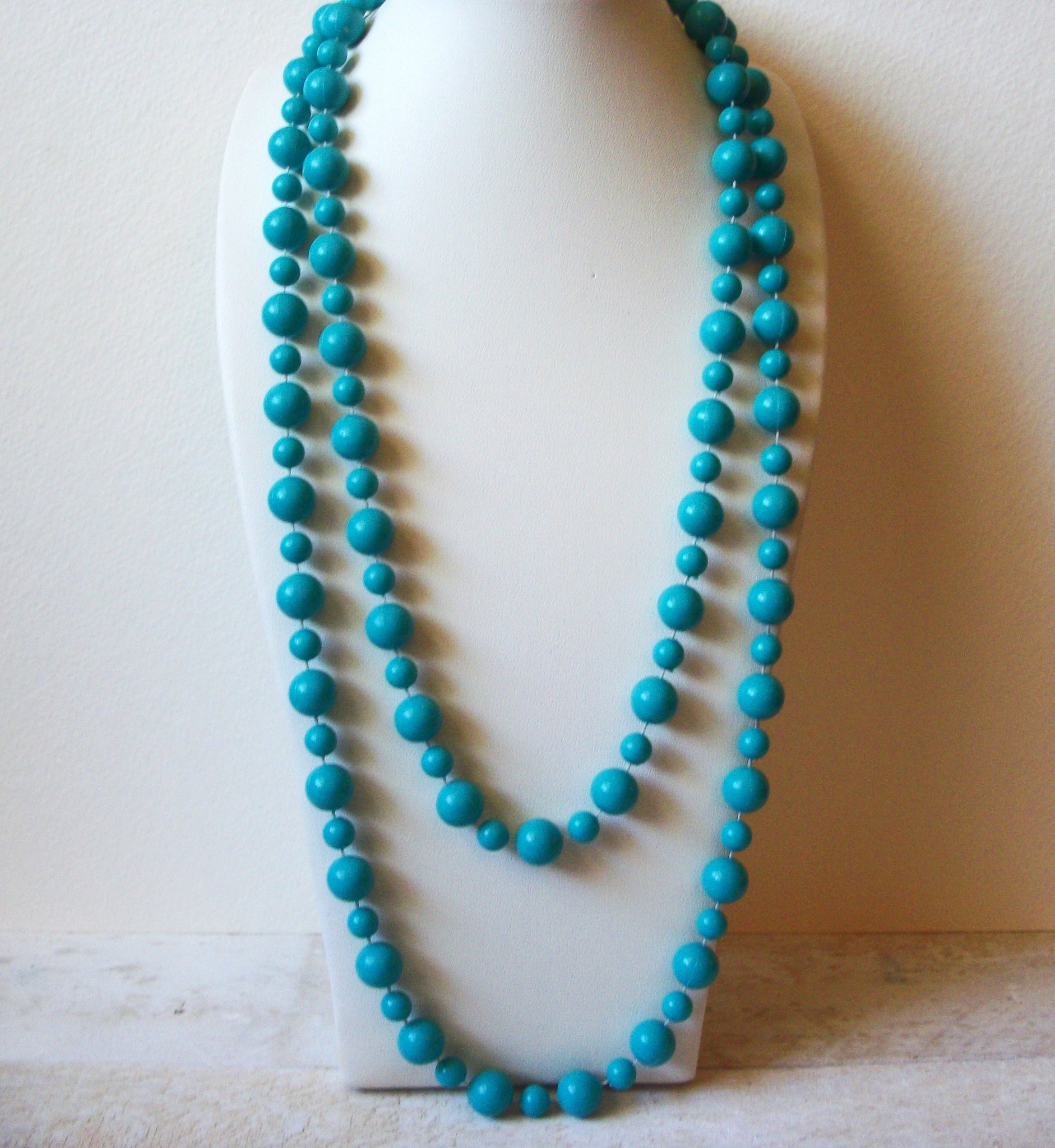 Retro Turquoise Blue Old Plastic Necklace 61320