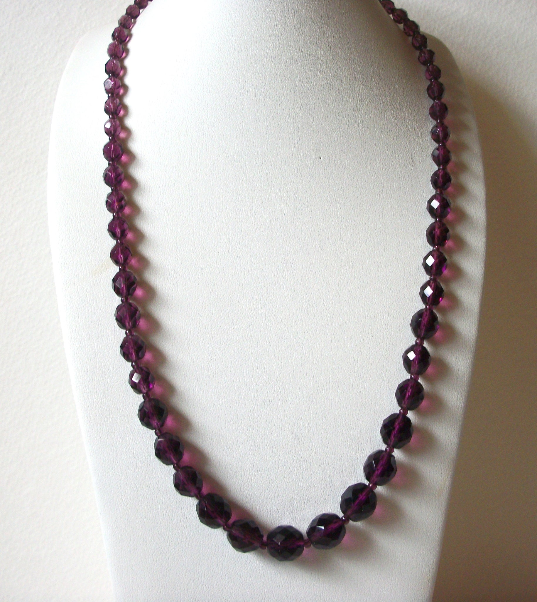 Vintage Light Plum Czech Glass Necklace 61020