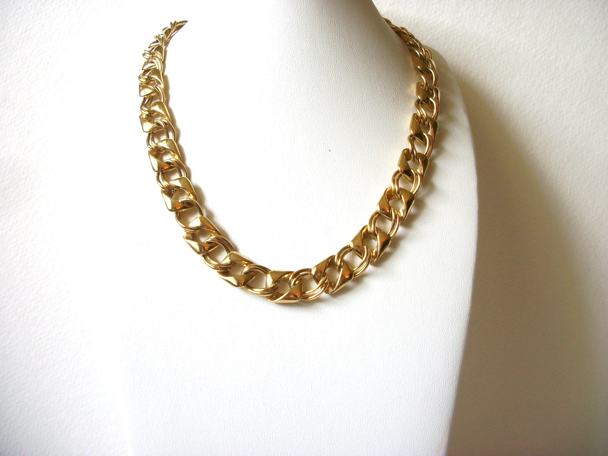 Vintage Gold Toned Links Necklace 61020