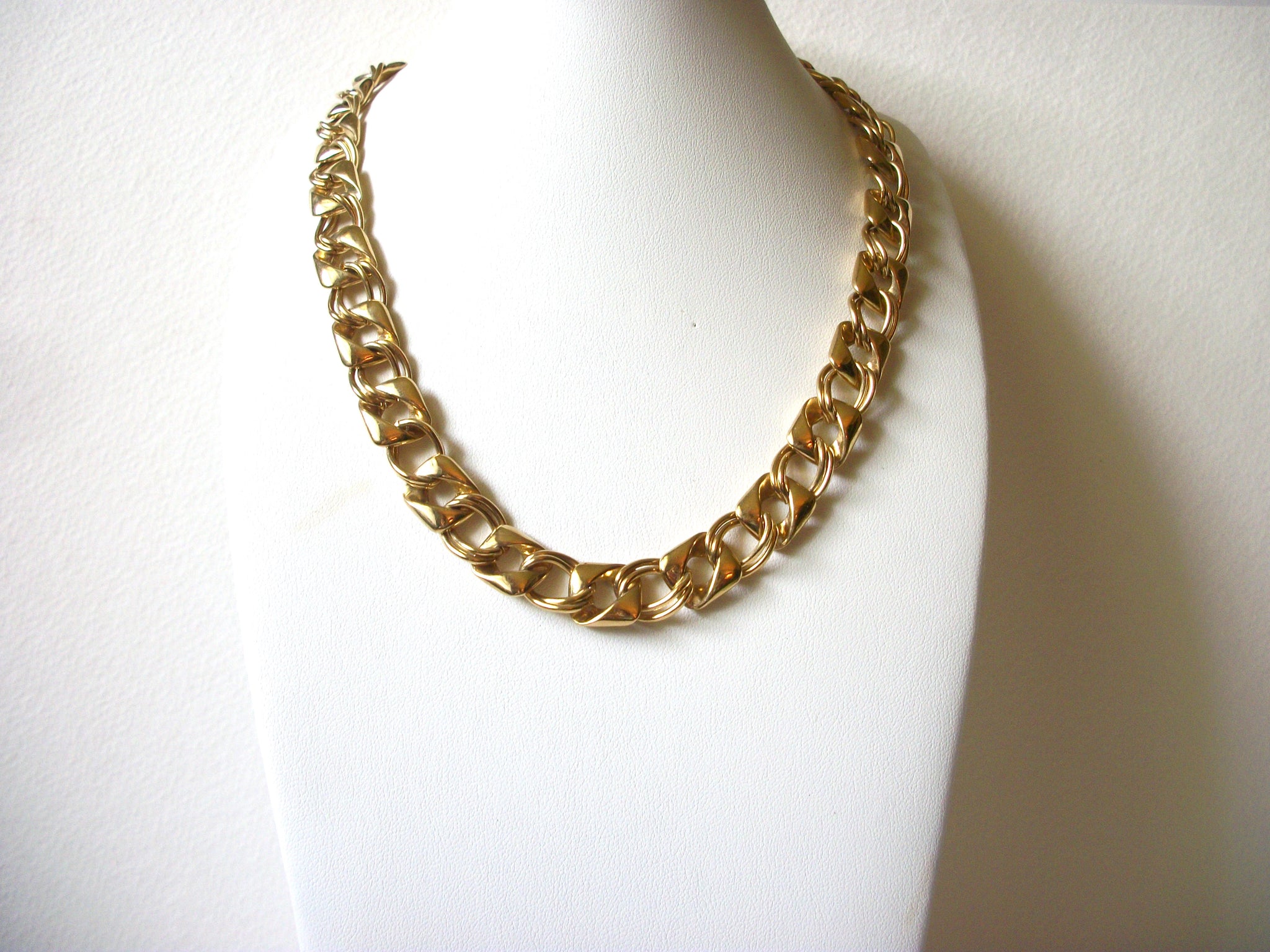 Vintage Gold Toned Links Necklace 61020