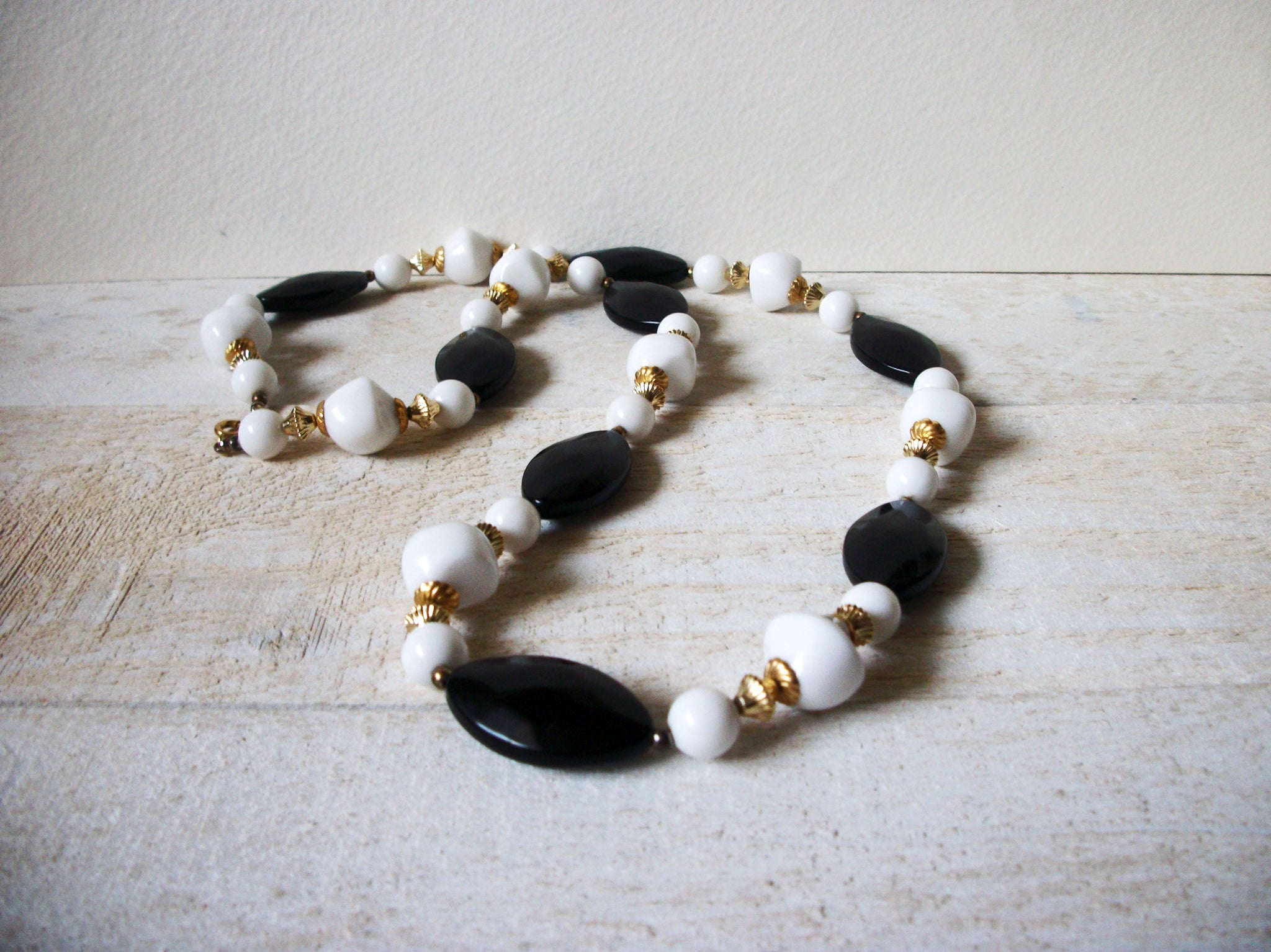 Retro Black White Gold Necklace 62720