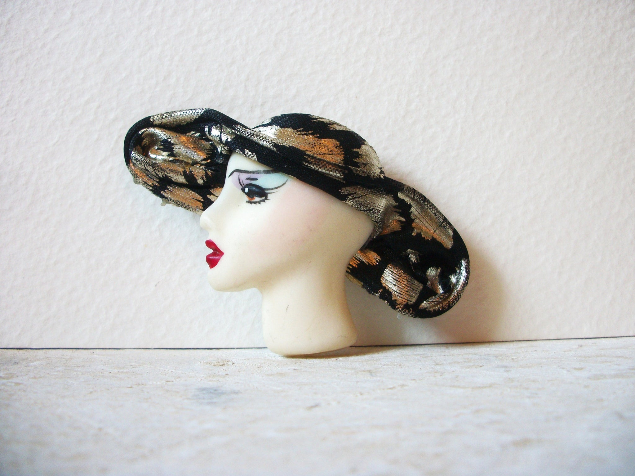 Hand Made Chic Lady Brooch 61920